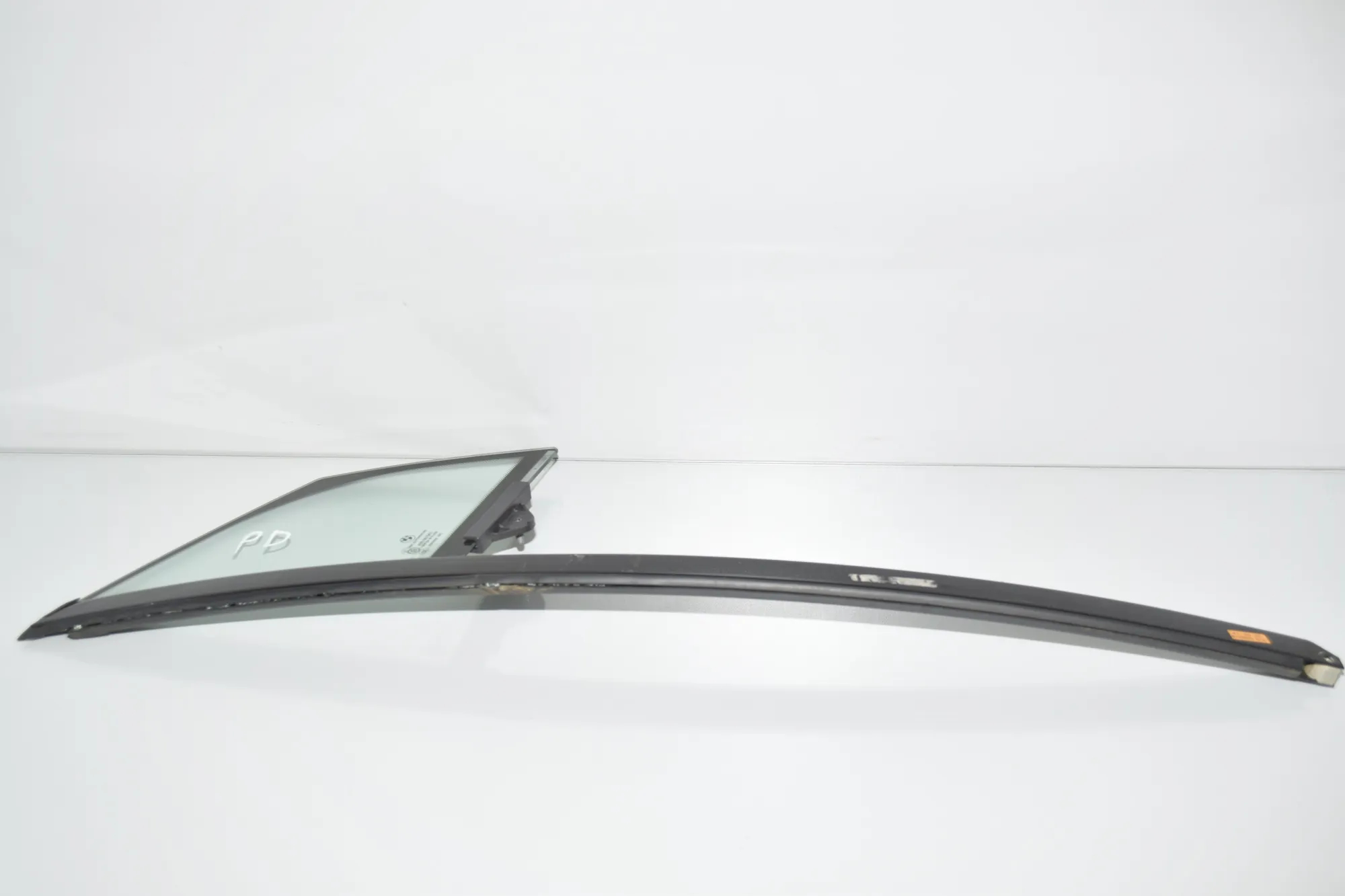 Front Right Door Quarter Window – OEM 51357289042 · BMW i3 (I01) Hybrid 2017 – 4