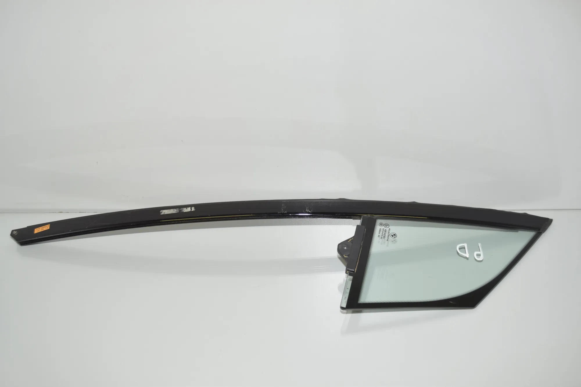 Front Right Door Quarter Window – OEM 51357289042 · BMW i3 (I01) Hybrid 2017