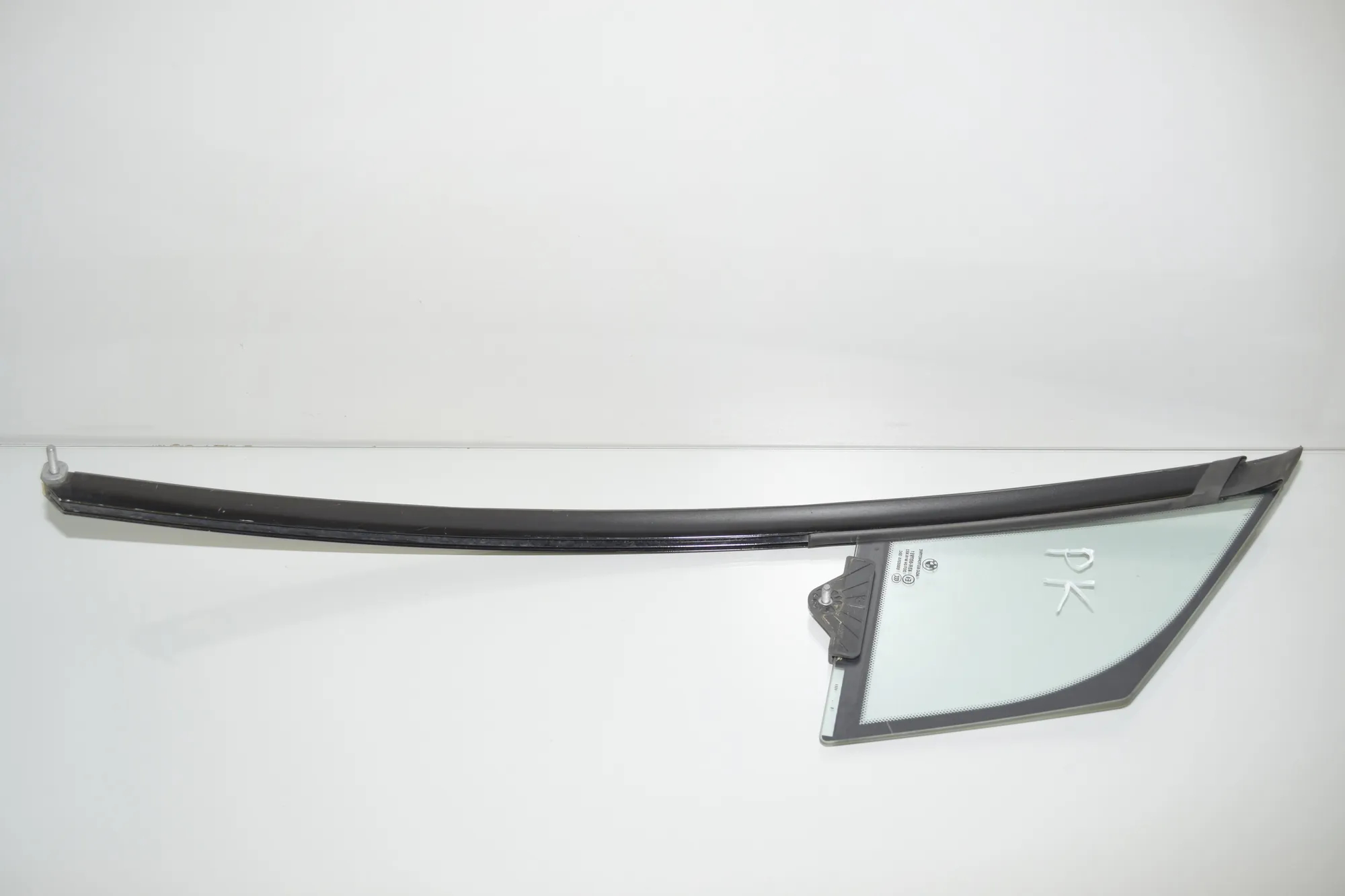 Front Left Door Quarter Window – OEM 51357289041 · BMW i3 (I01) Hybrid 2017 – 2