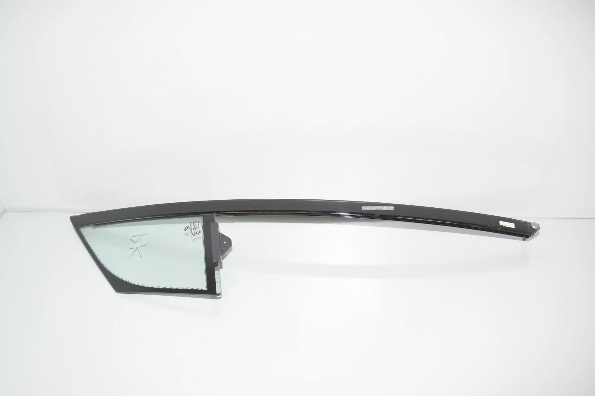 Front Left Door Quarter Window – OEM 51357289041 · BMW i3 (I01) Hybrid 2017 – 3