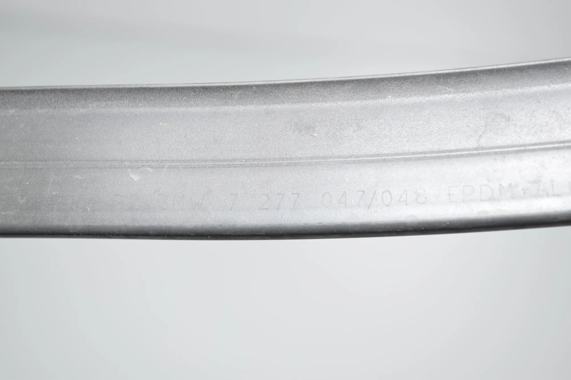 Rear Left Door Window Strip – OEM 7277047 · BMW i3 (I01) Hybrid 2017 – 5