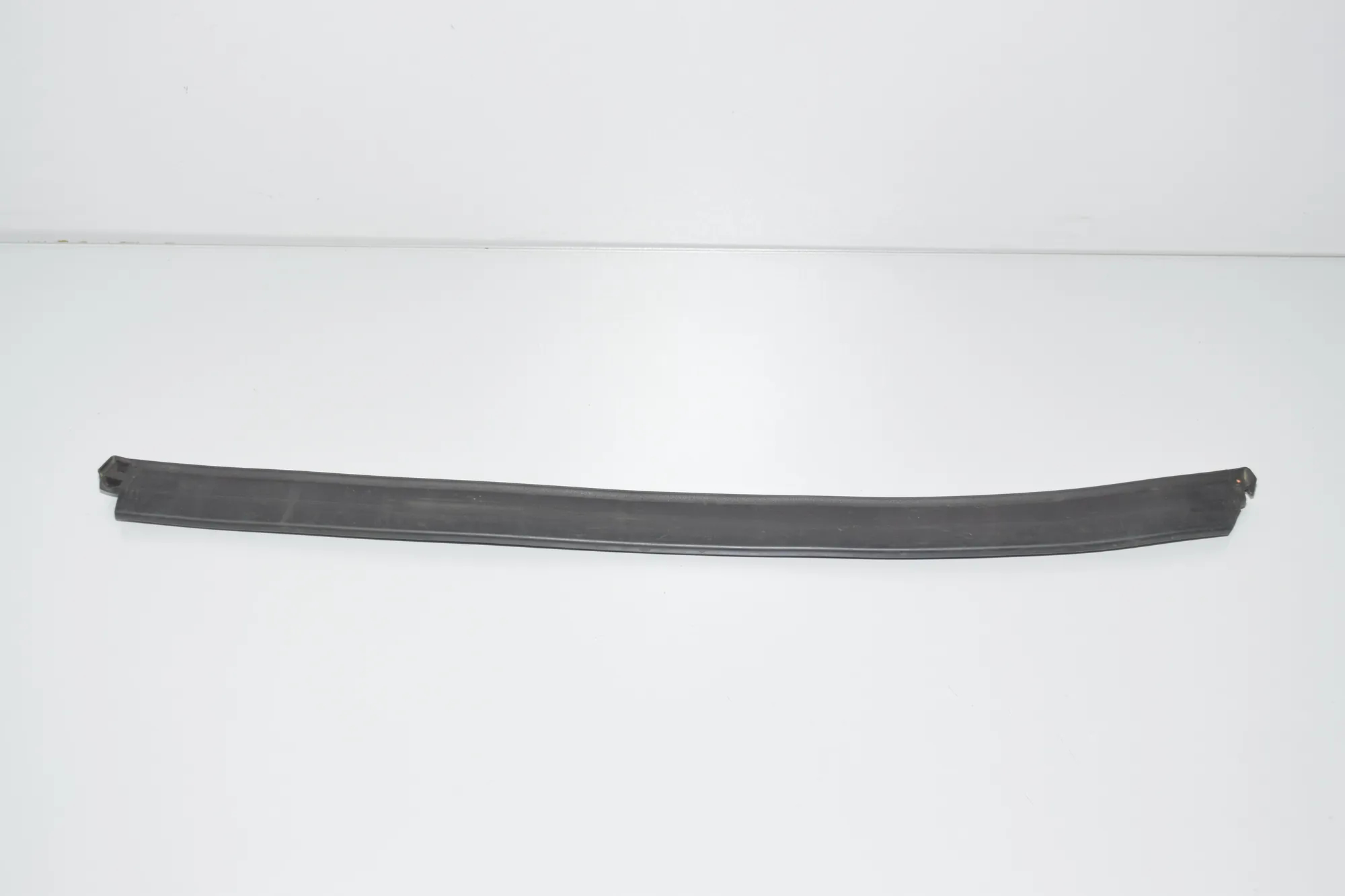 Rear Left Door Window Strip – OEM 7277047 · BMW i3 (I01) Hybrid 2017
