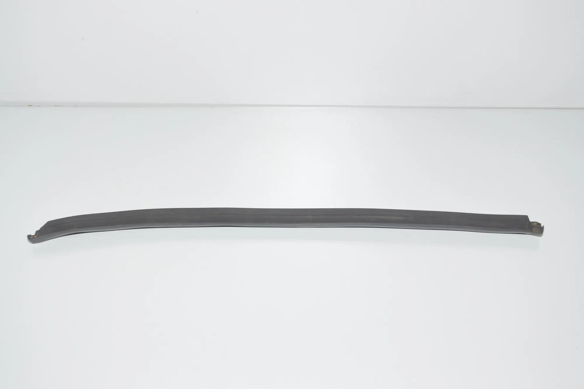 Rear Left Door Window Strip – OEM 7277047 · BMW i3 (I01) Hybrid 2017 – 2