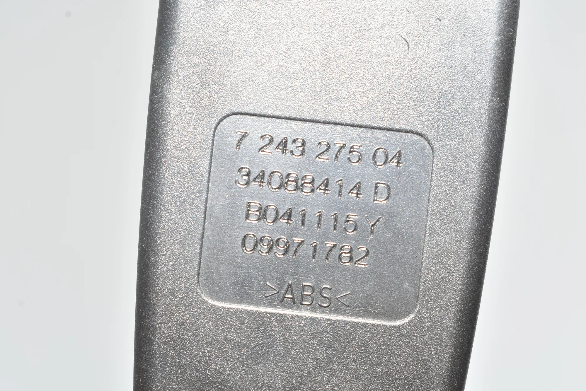 Rear Middle Seat Buckle – OEM 72117243275 · BMW 5 (F10) 535 d xDrive 2015 – 3