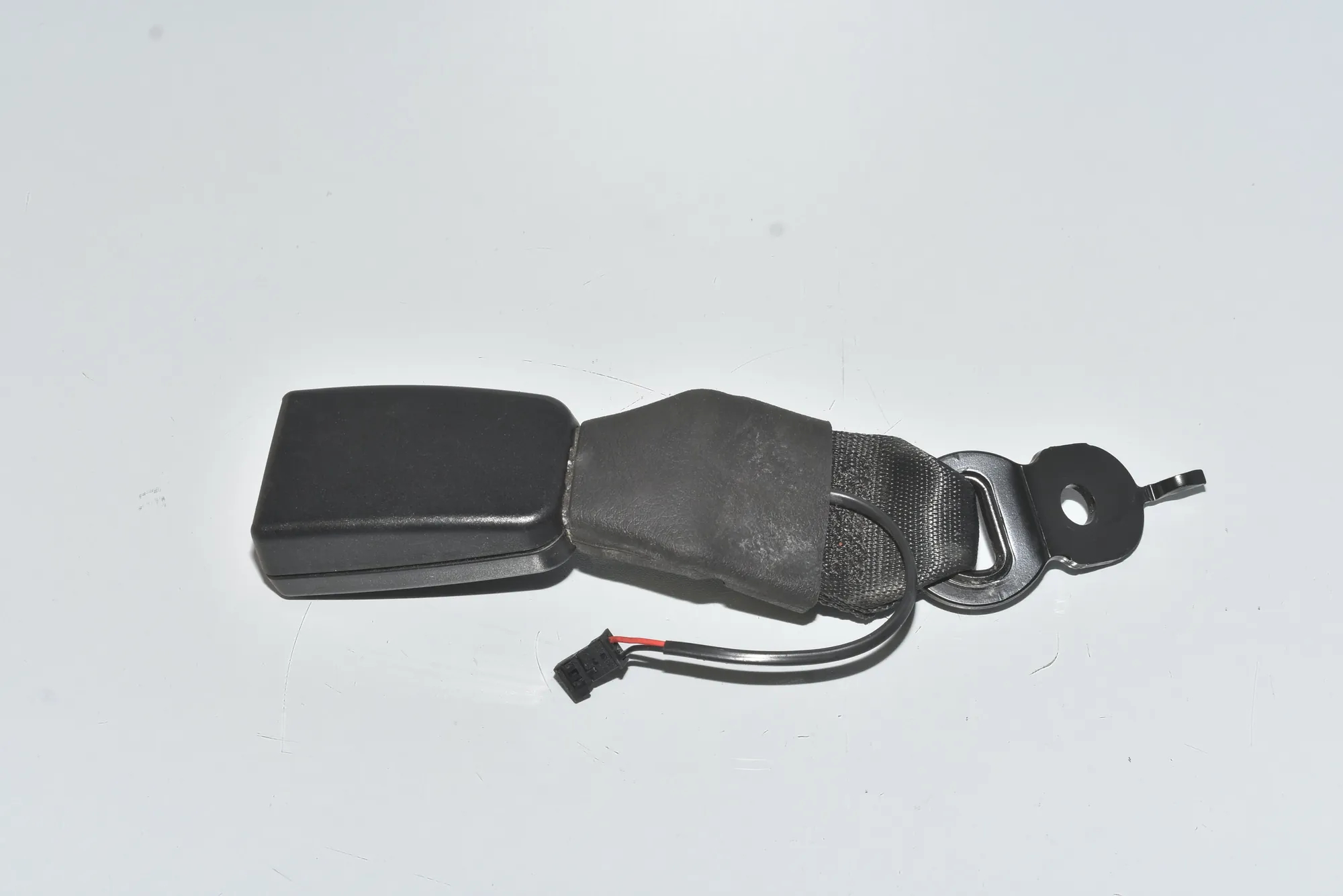 Rear Middle Seat Buckle – OEM 72117243275 · BMW 5 (F10) 535 d xDrive 2015 – 2