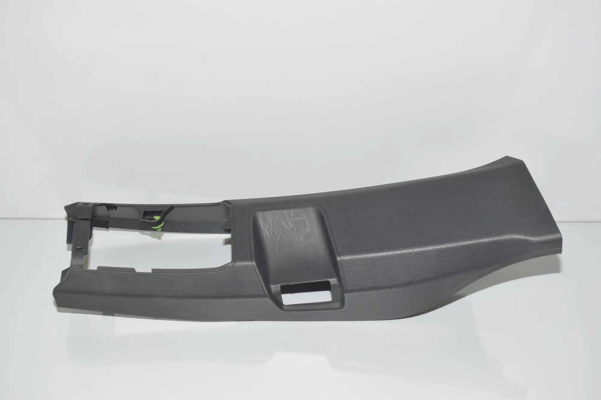 Right Side B Pillar Trim – OEM 7287936 · BMW i3 (I01) Hybrid 2017