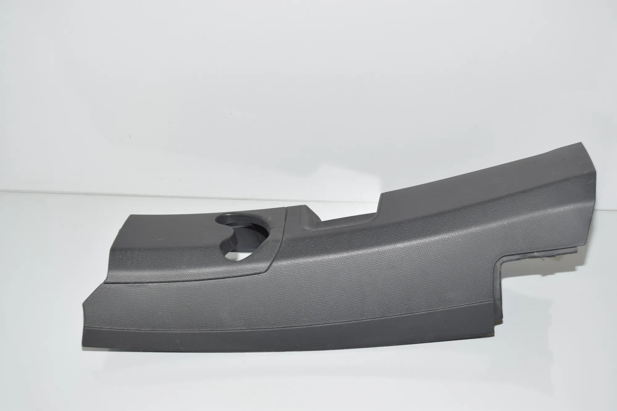 Left Side B Pillar Trim – OEM 7287935 · BMW i3 (I01) Hybrid 2017 – 2
