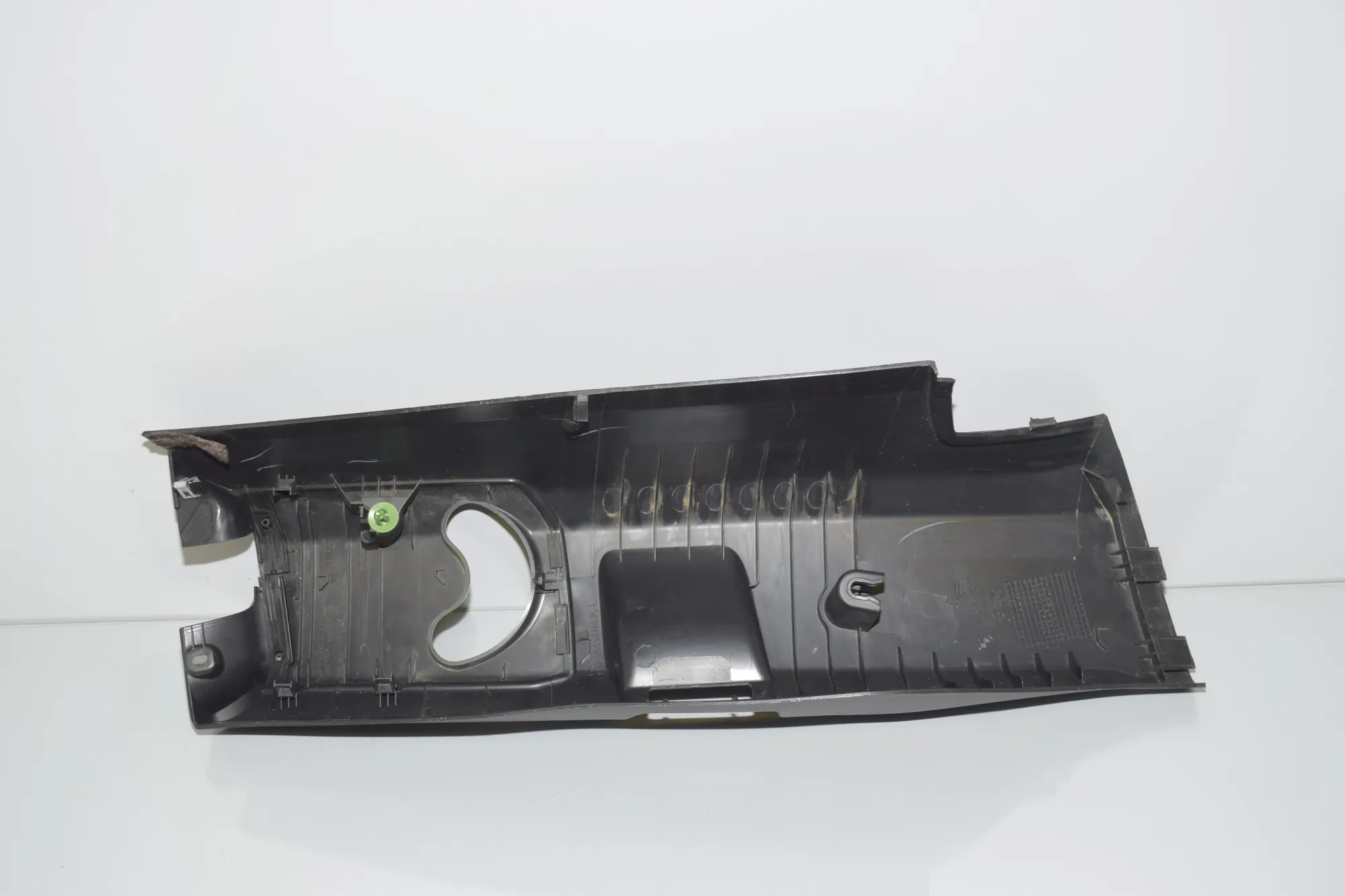 Left Side B Pillar Trim – OEM 7287935 · BMW i3 (I01) Hybrid 2017 – 4