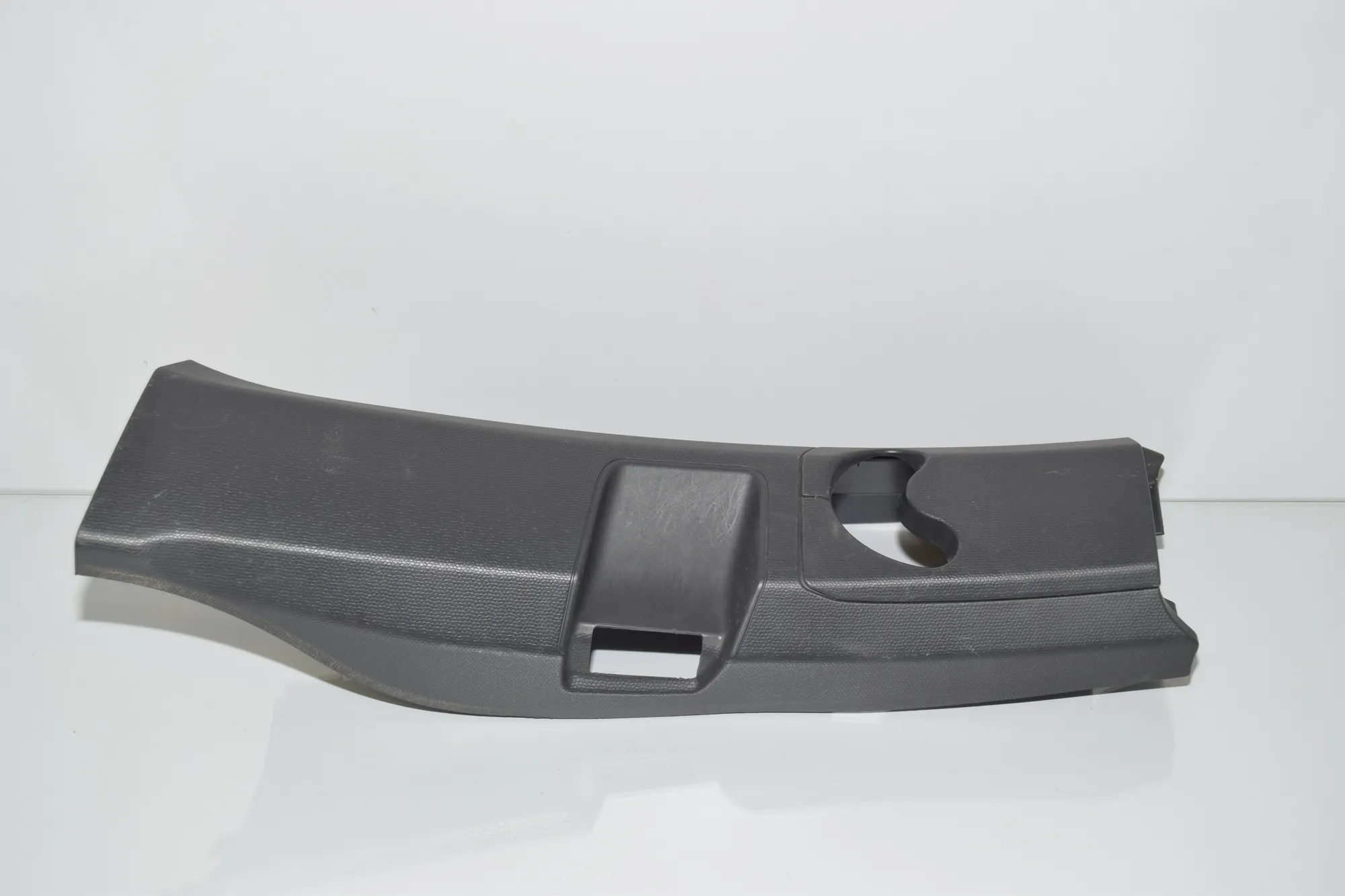 Left Side B Pillar Trim – OEM 7287935 · BMW i3 (I01) Hybrid 2017