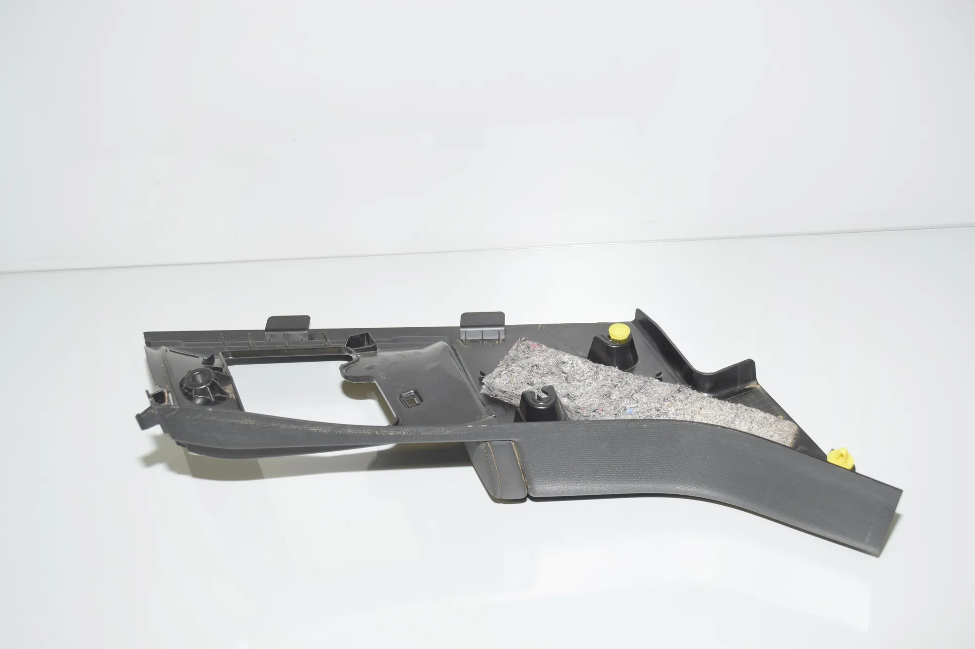 Rear Left Pillar Trim – OEM 7272427 · BMW i3 (I01) Hybrid 2017 – 4