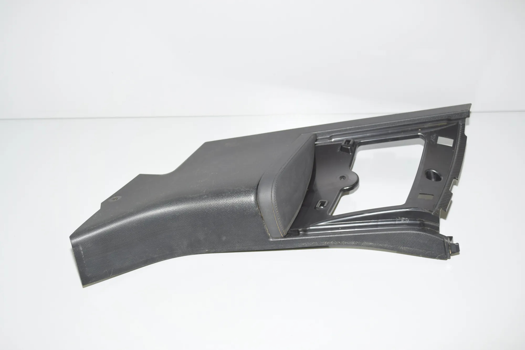 Rear Left Pillar Trim – OEM 7272427 · BMW i3 (I01) Hybrid 2017 – 3