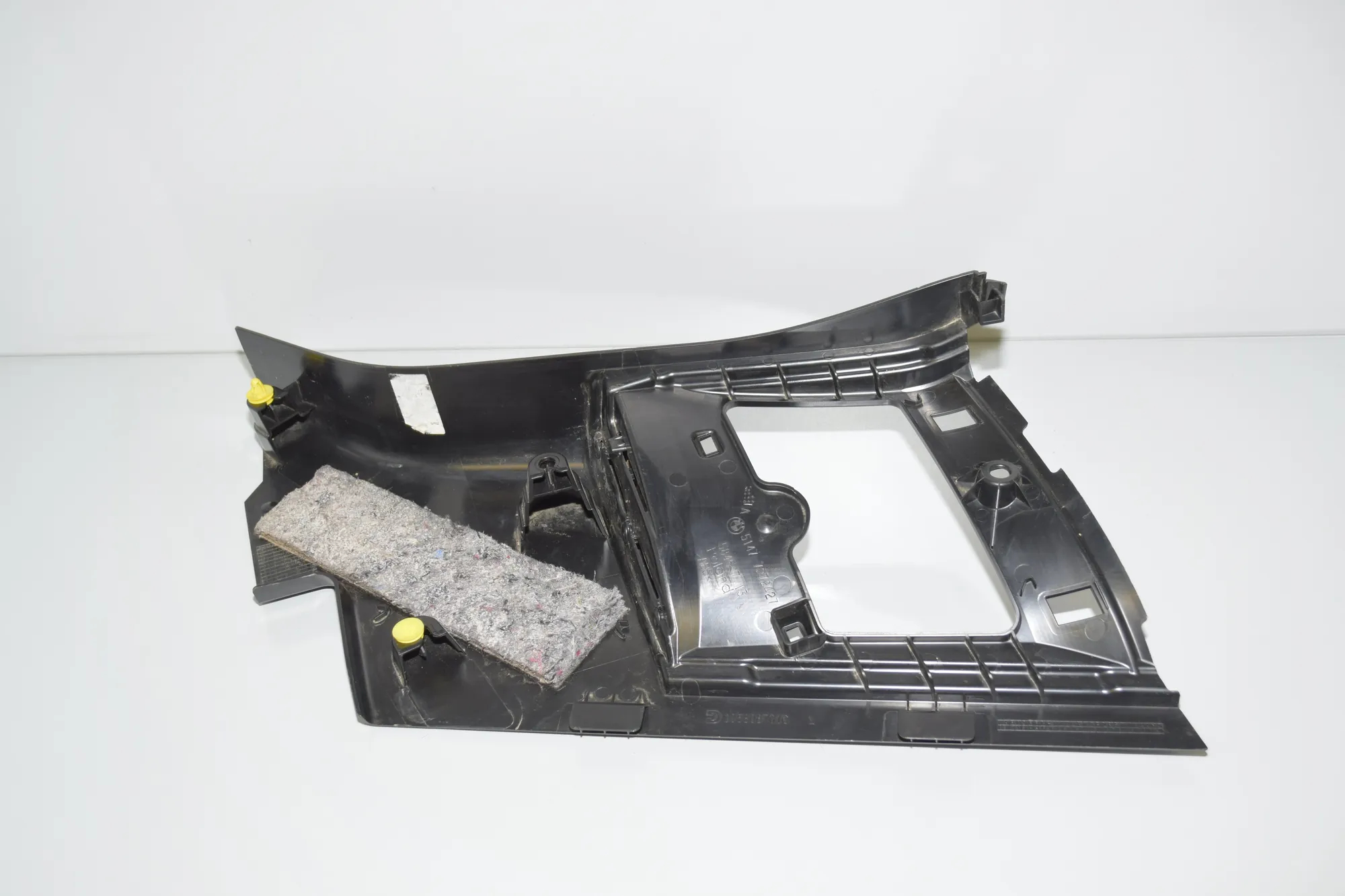 Rear Left Pillar Trim – OEM 7272427 · BMW i3 (I01) Hybrid 2017 – 5