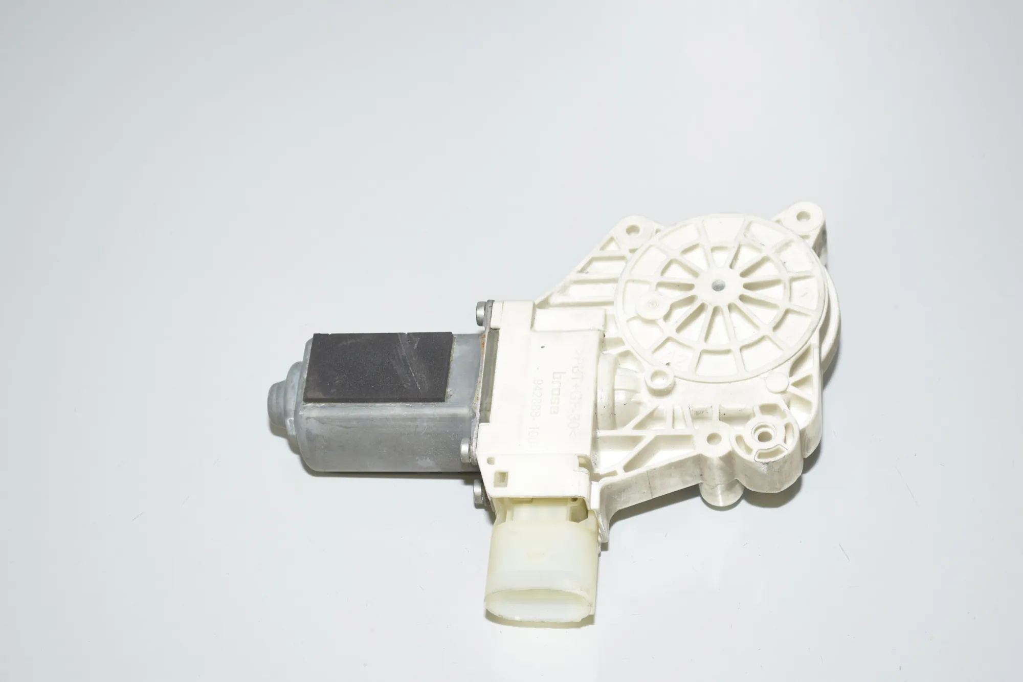Rear Left Door Window Control Motor – OEM 7271563 · BMW 5 Touring (F11) 530 d xDrive 2014 – 4
