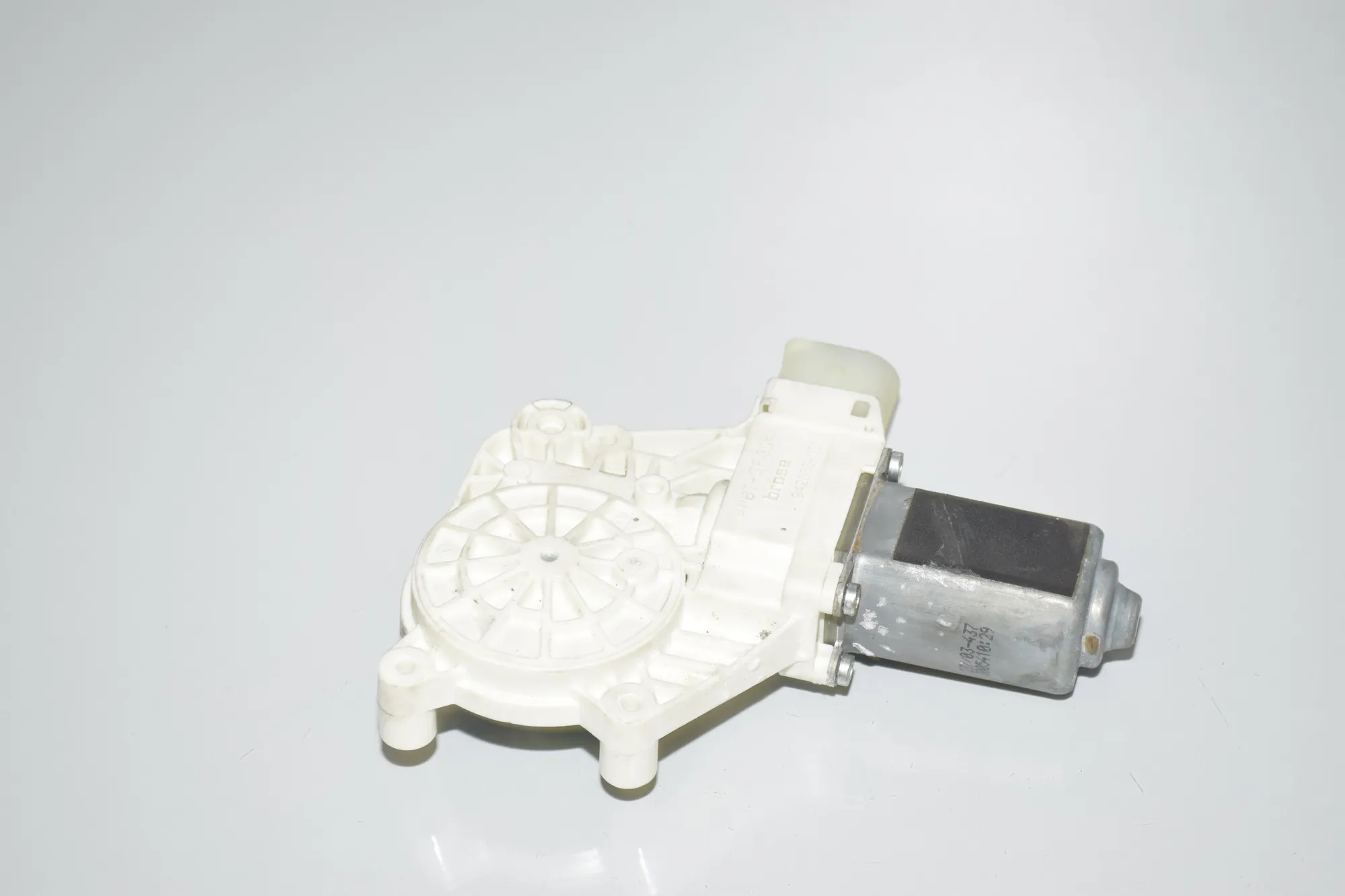 Rear Left Door Window Control Motor – OEM 7271563 · BMW 5 Touring (F11) 530 d xDrive 2014 – 3