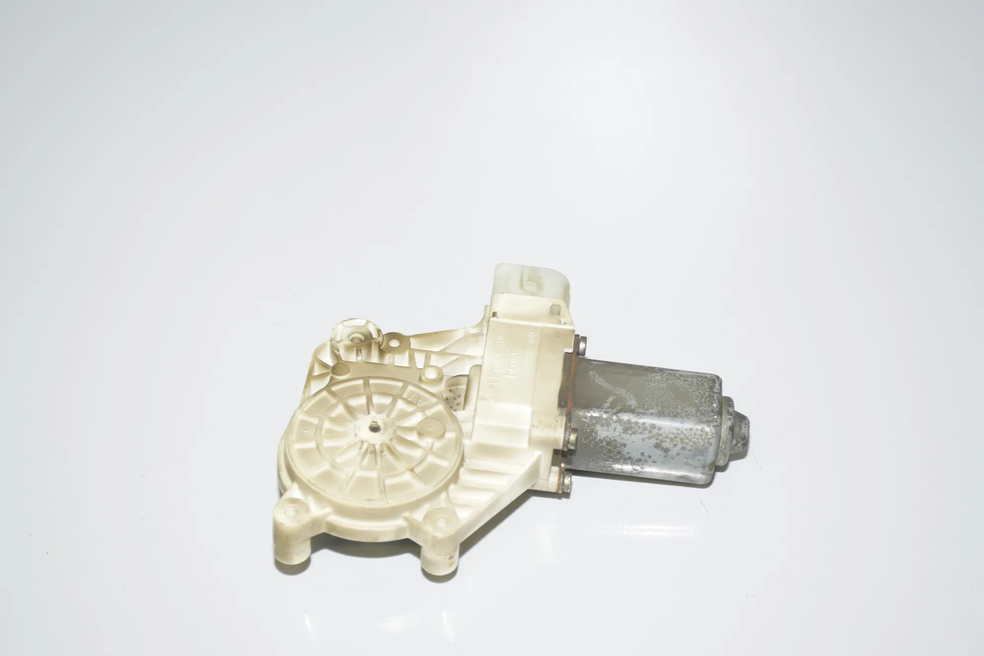Front Left Door Window Regulator Motor – OEM 7248171 · BMW 5 Touring (F11) 530 d xDrive 2014 – 4