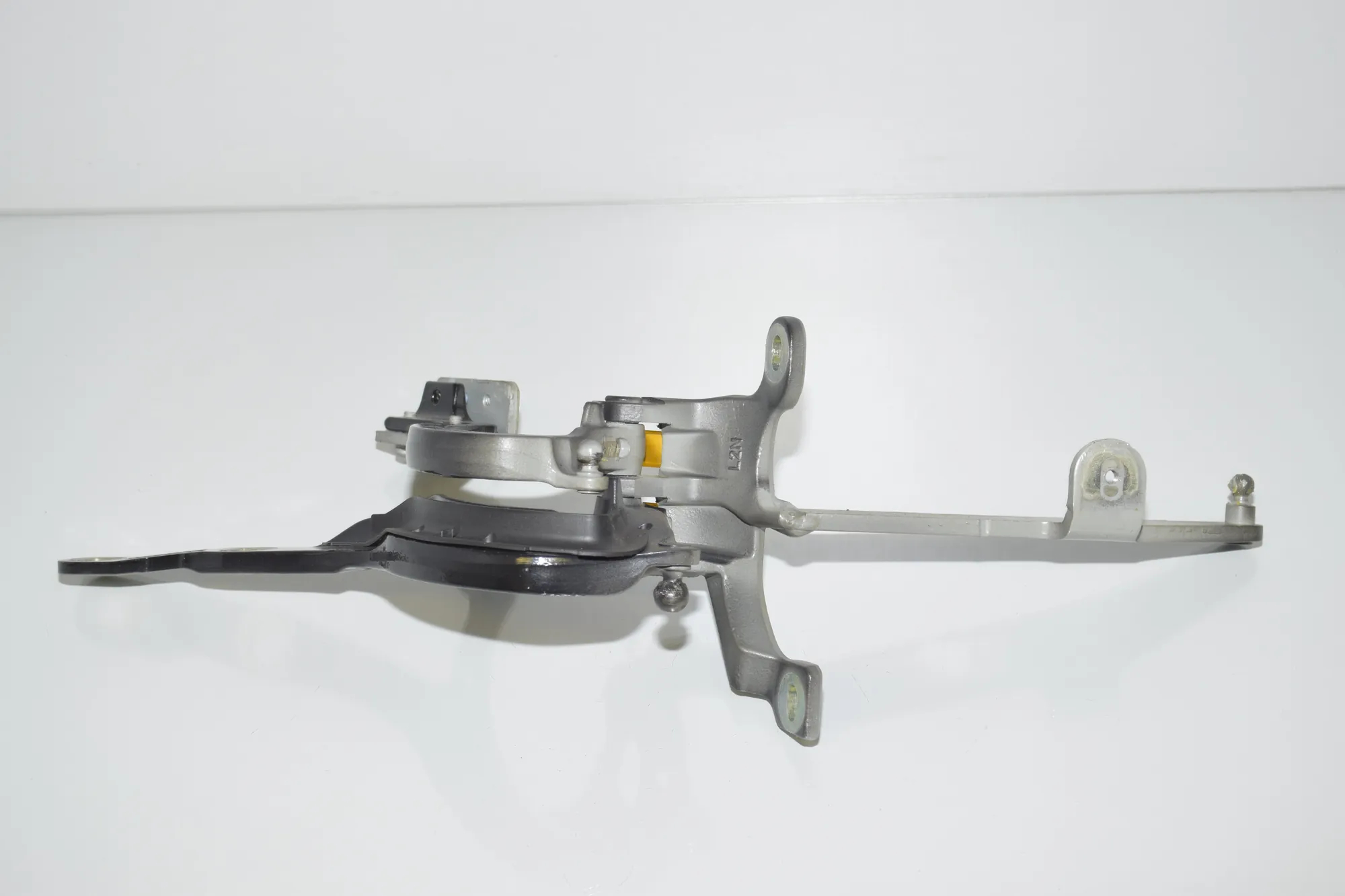 Left Side Bootlid Hinge – OEM 7206639 · BMW 5 Touring (F11) 530 d xDrive 2014 – 3