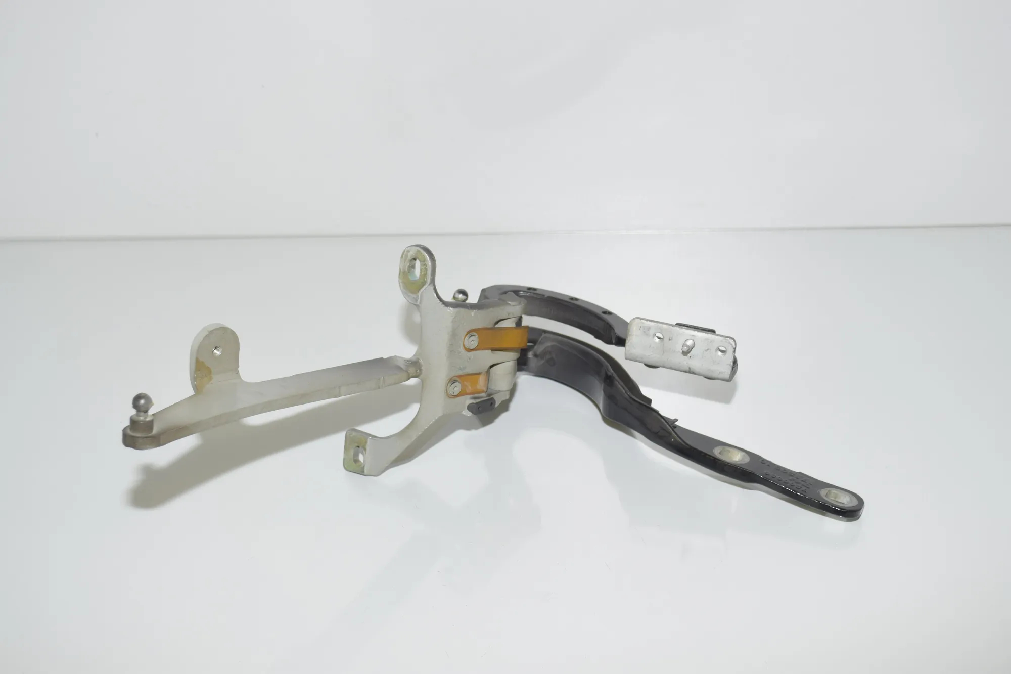 Left Side Bootlid Hinge – OEM 7206639 · BMW 5 Touring (F11) 530 d xDrive 2014 – 2