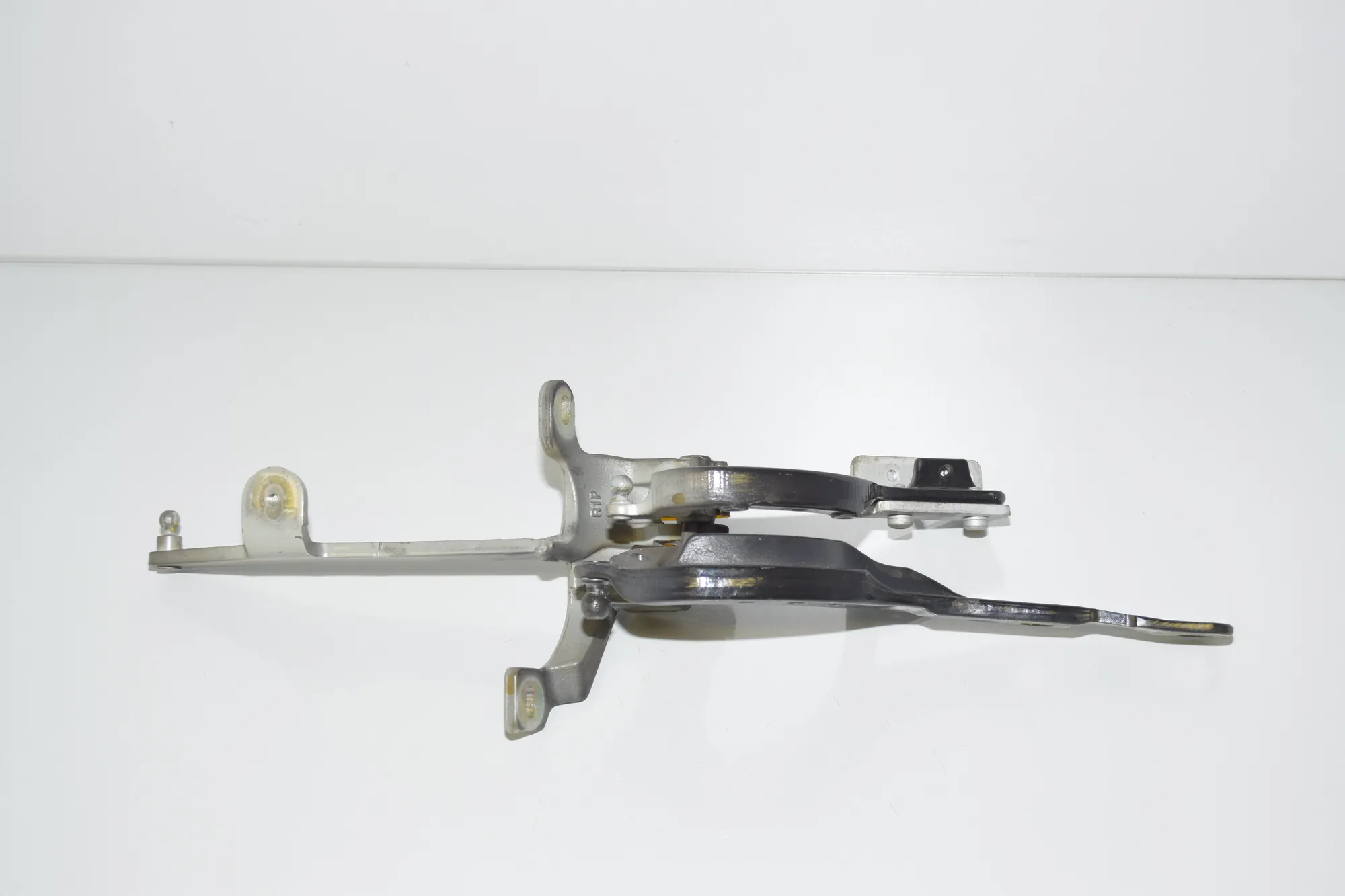 Right Side Bootlid Hinge – OEM 7206640 · BMW 5 Touring (F11) 530 d xDrive 2014 – 2