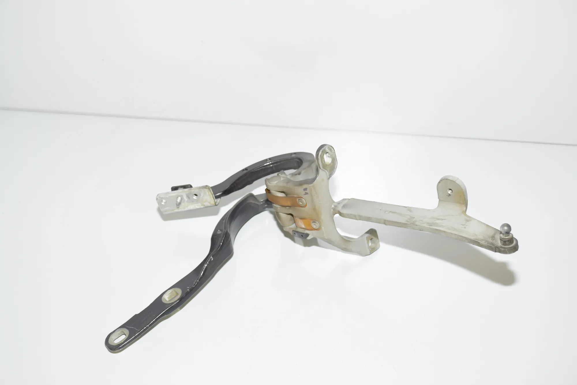 Right Side Bootlid Hinge – OEM 7206640 · BMW 5 Touring (F11) 530 d xDrive 2014 – 4