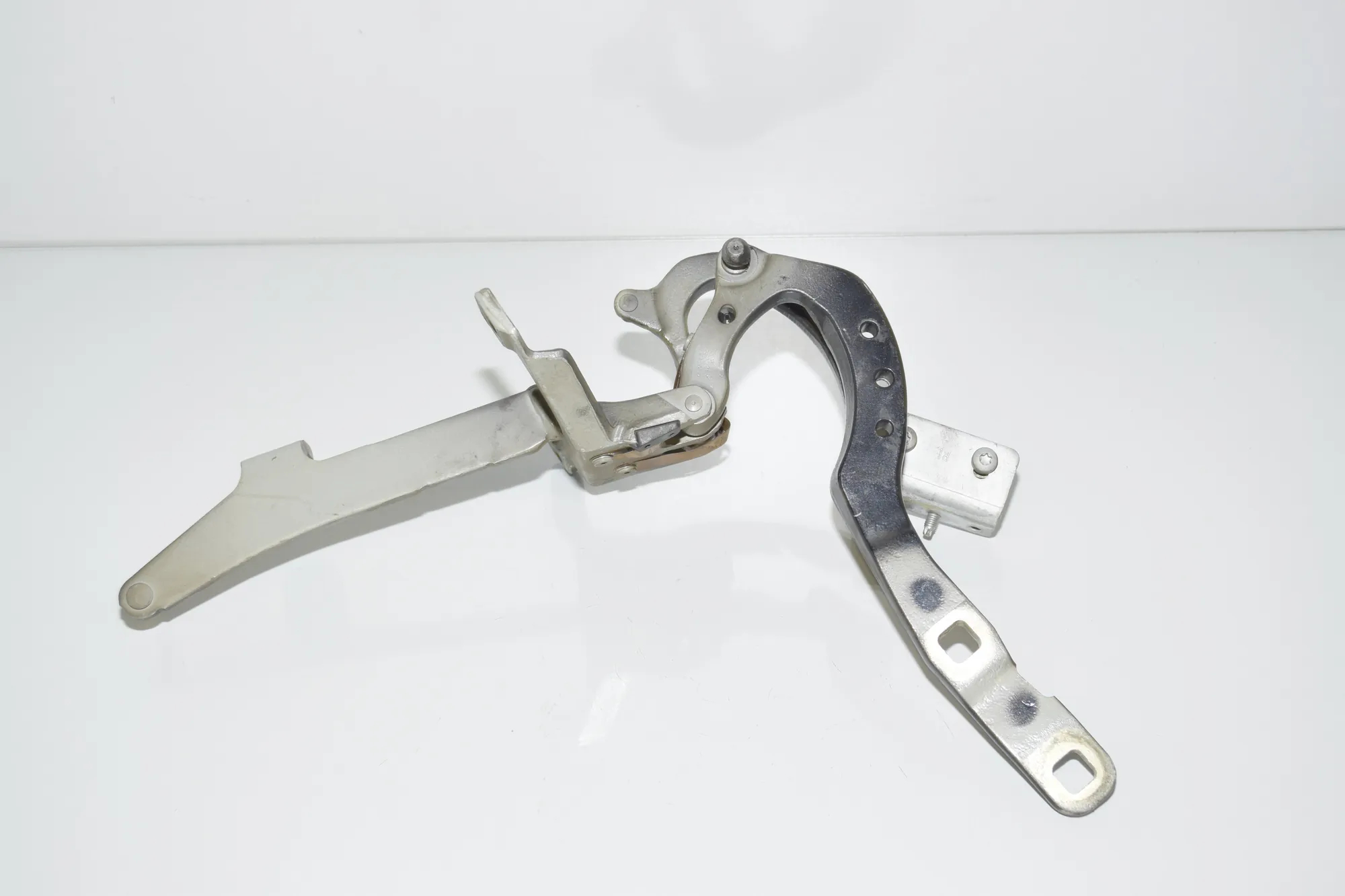 Right Side Bootlid Hinge – OEM 7206640 · BMW 5 Touring (F11) 530 d xDrive 2014 – 3