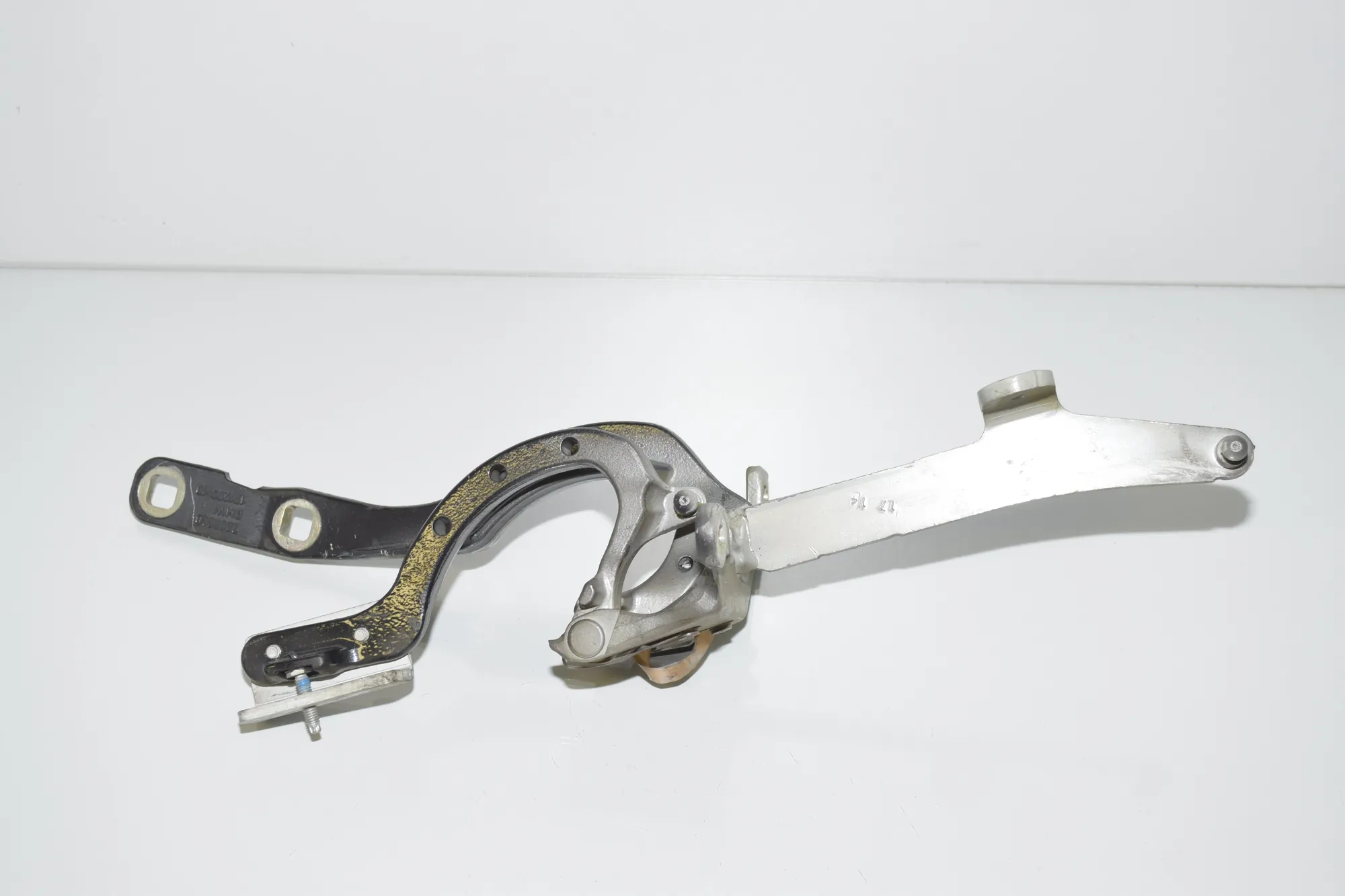 Right Side Bootlid Hinge – OEM 7206640 · BMW 5 Touring (F11) 530 d xDrive 2014