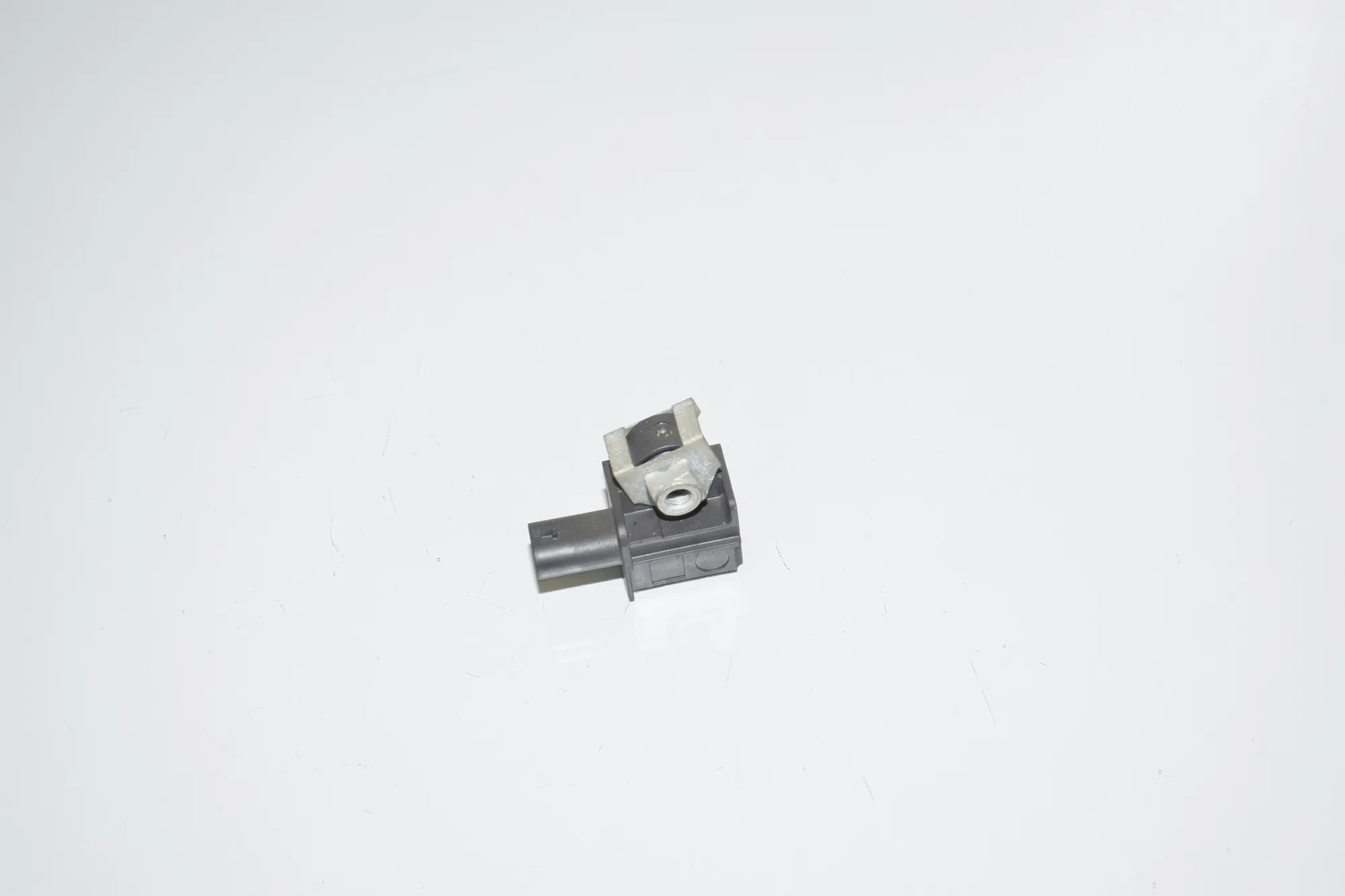 Front Left Impact Sensor – OEM 9224177 · BMW 5 Touring (F11) 530 d xDrive 2014 – 2