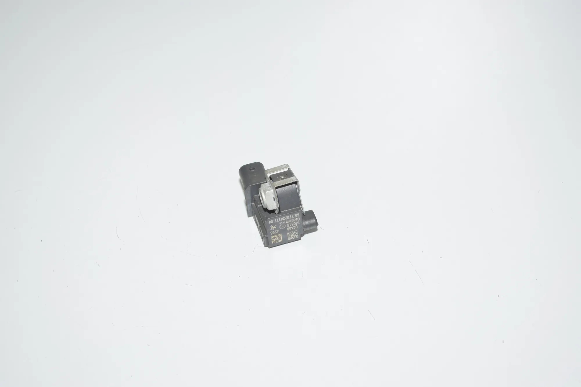Front Left Impact Sensor – OEM 9224177 · BMW 5 Touring (F11) 530 d xDrive 2014 – 3