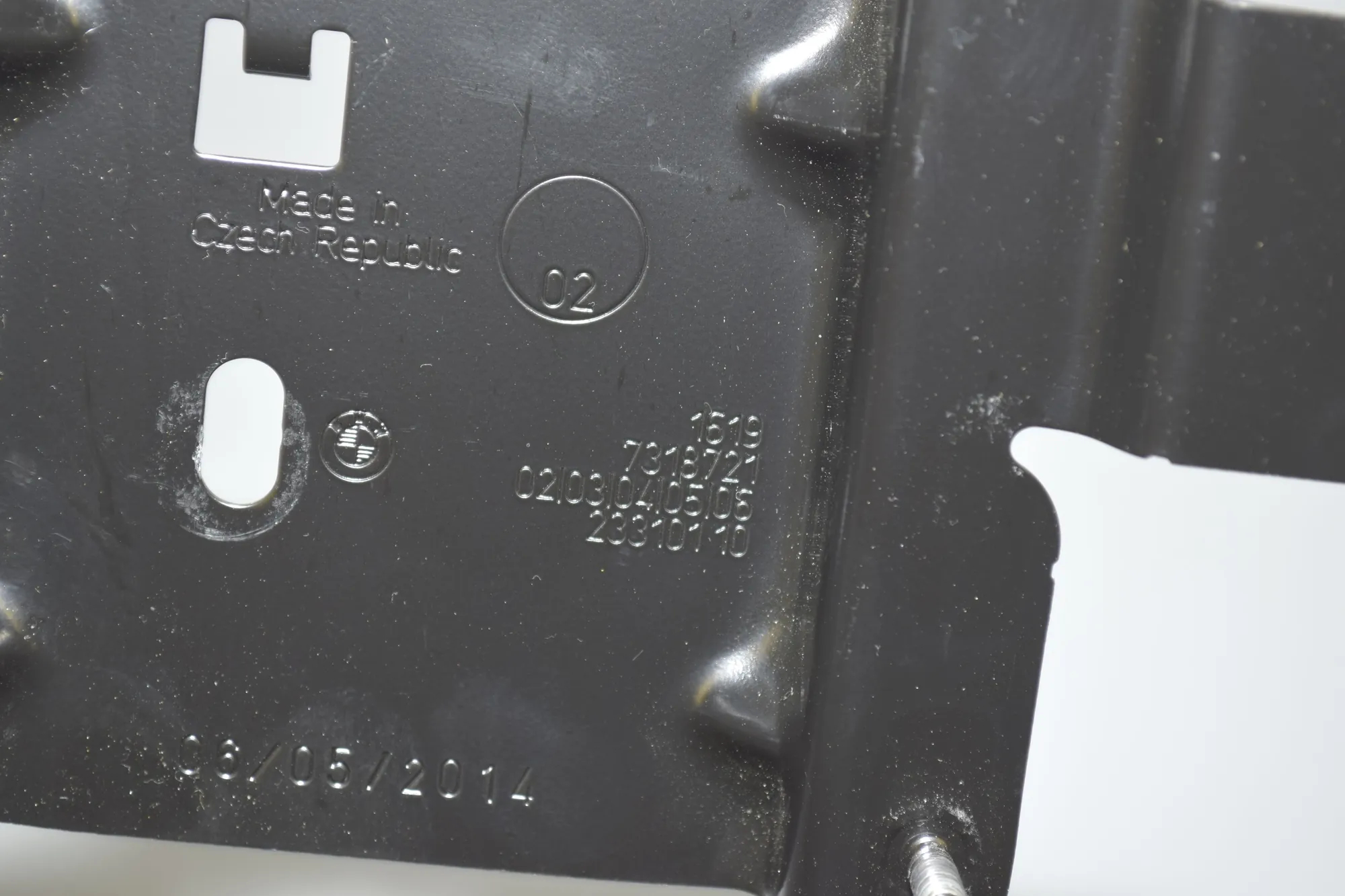 Bracket – OEM 7318721 · BMW 5 Touring (F11) 530 d xDrive 2014 – 5