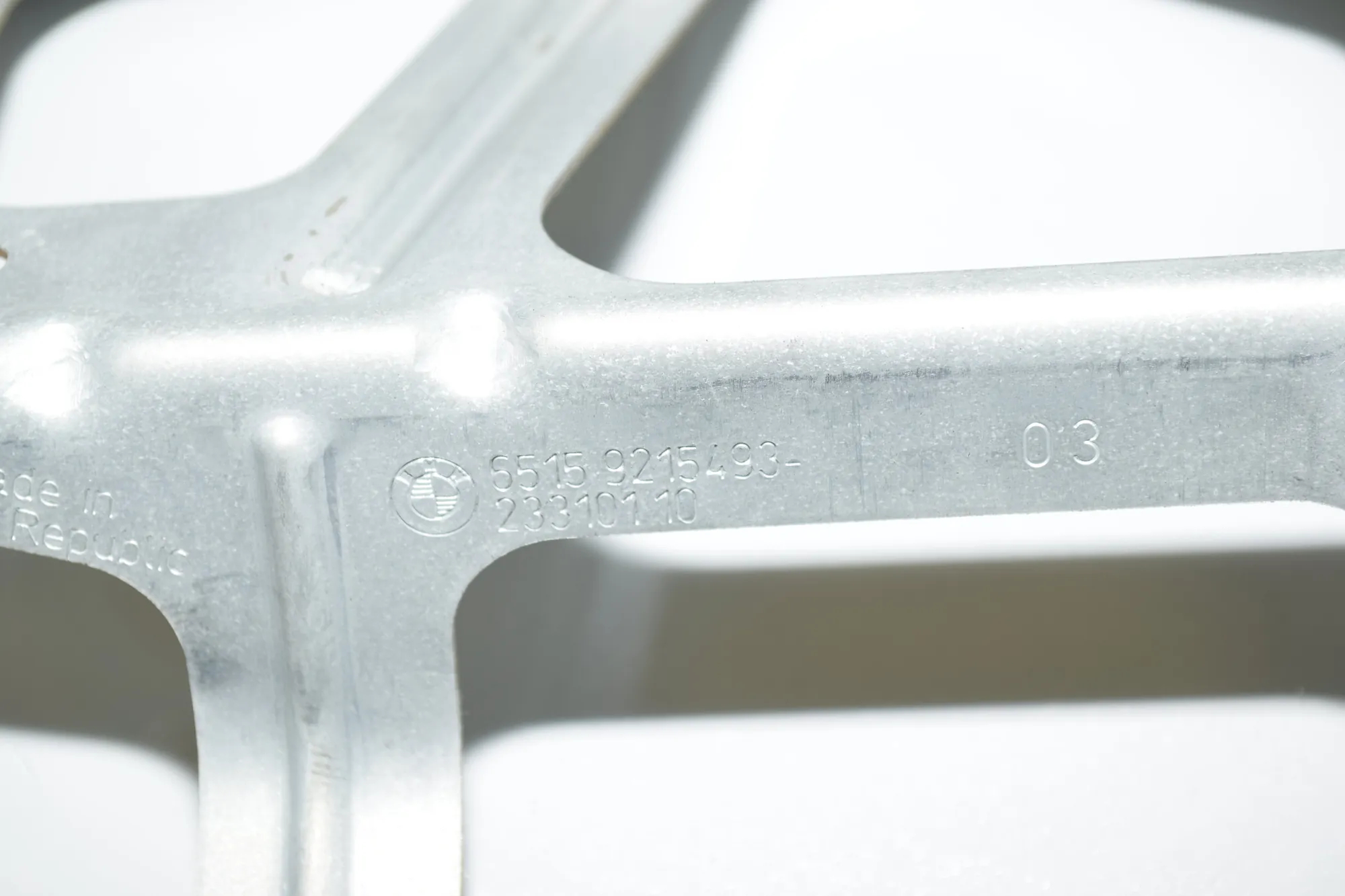 Bracket – OEM 9215493 · BMW 5 Touring (F11) 530 d xDrive 2014 – 5