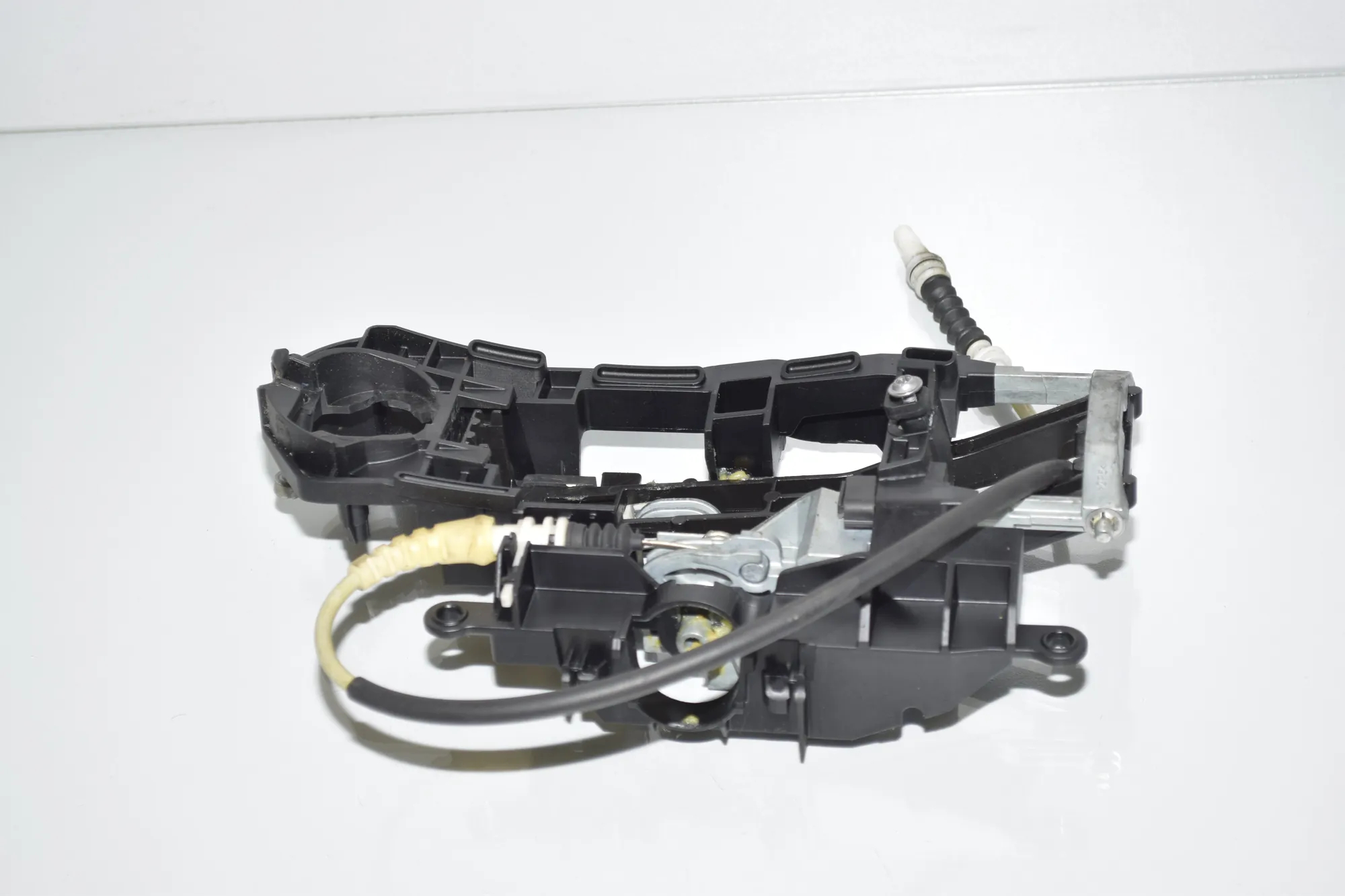 Front Right Door Interior Handle Frame – OEM 7187228 · BMW 5 Touring (F11) 530 d xDrive 2014 – 2