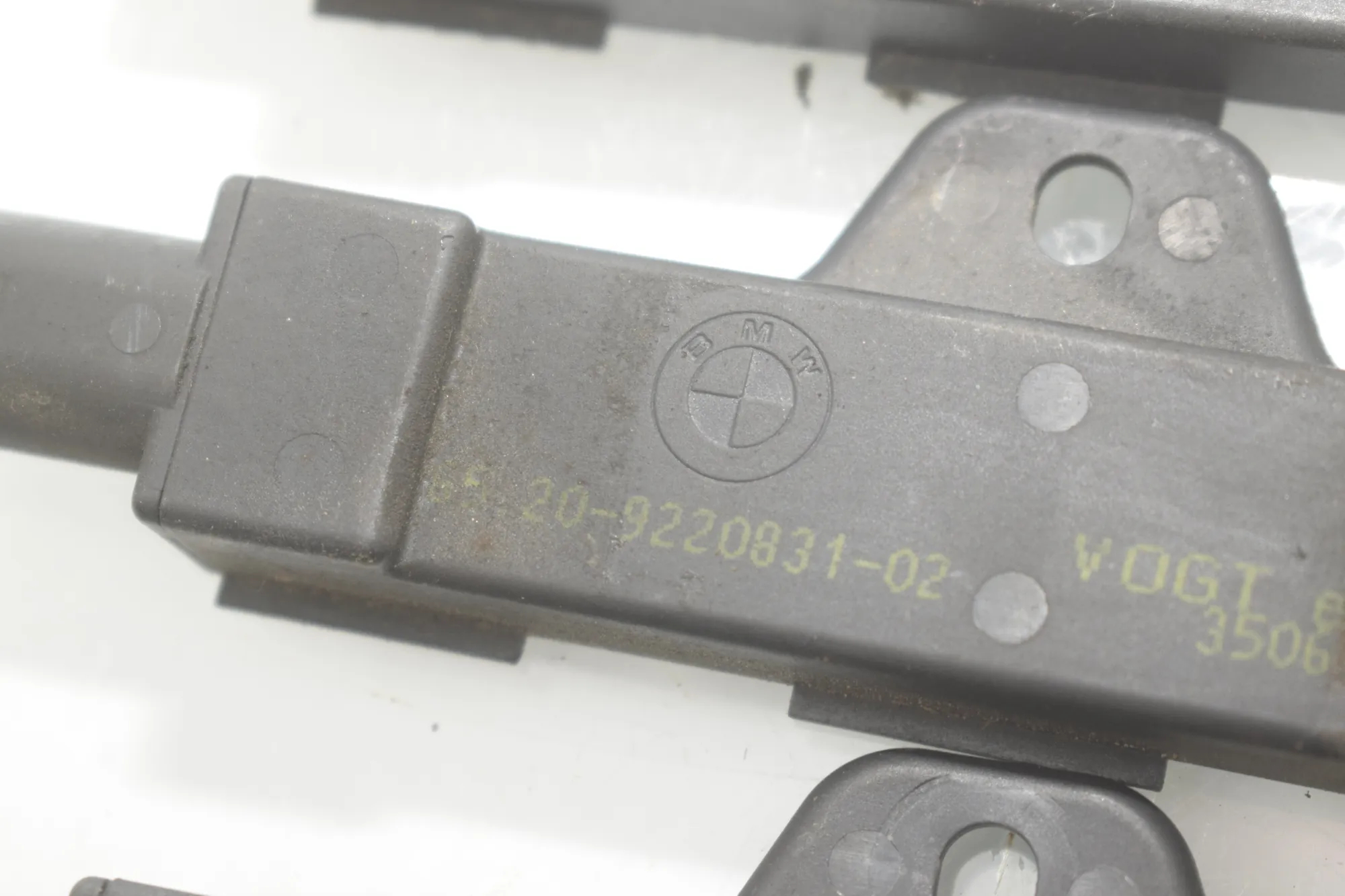 Antenna Amplifier – OEM 9118261 · BMW 7 (F01, F02) 750 i 2010 – 6