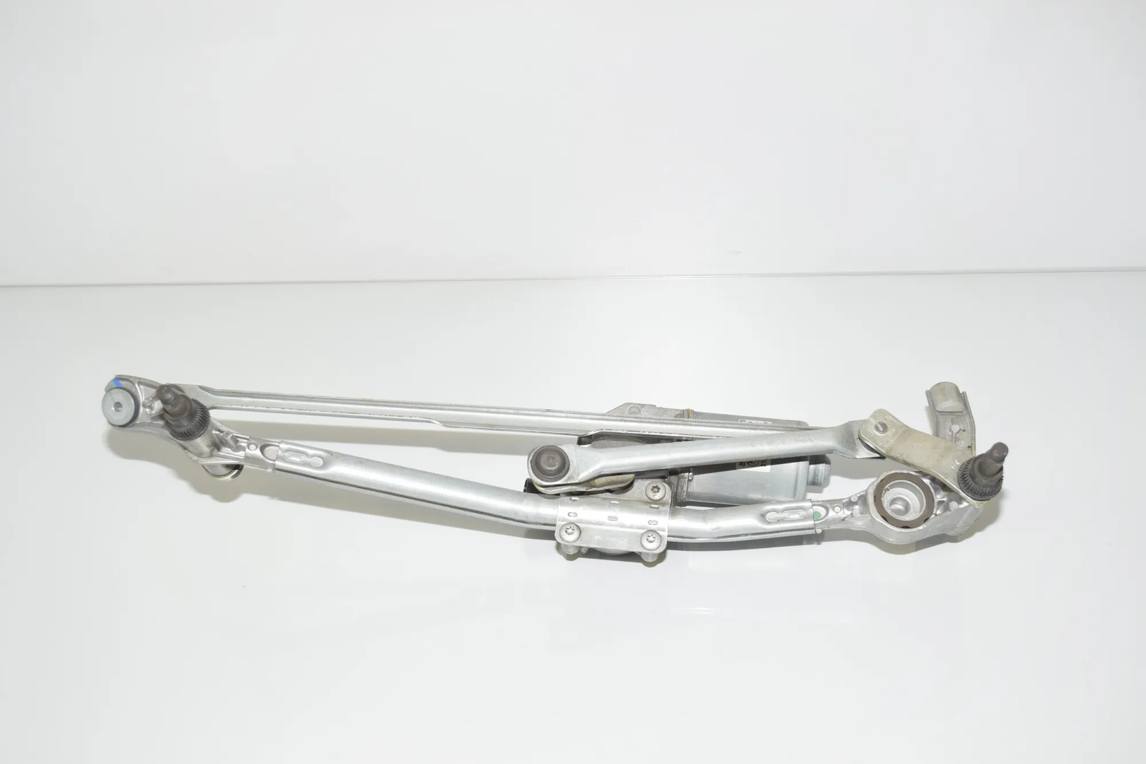 Front Windshield Wiper Mechanism – OEM 6978263 · BMW 3 (E90) 325 d 2011 – 2