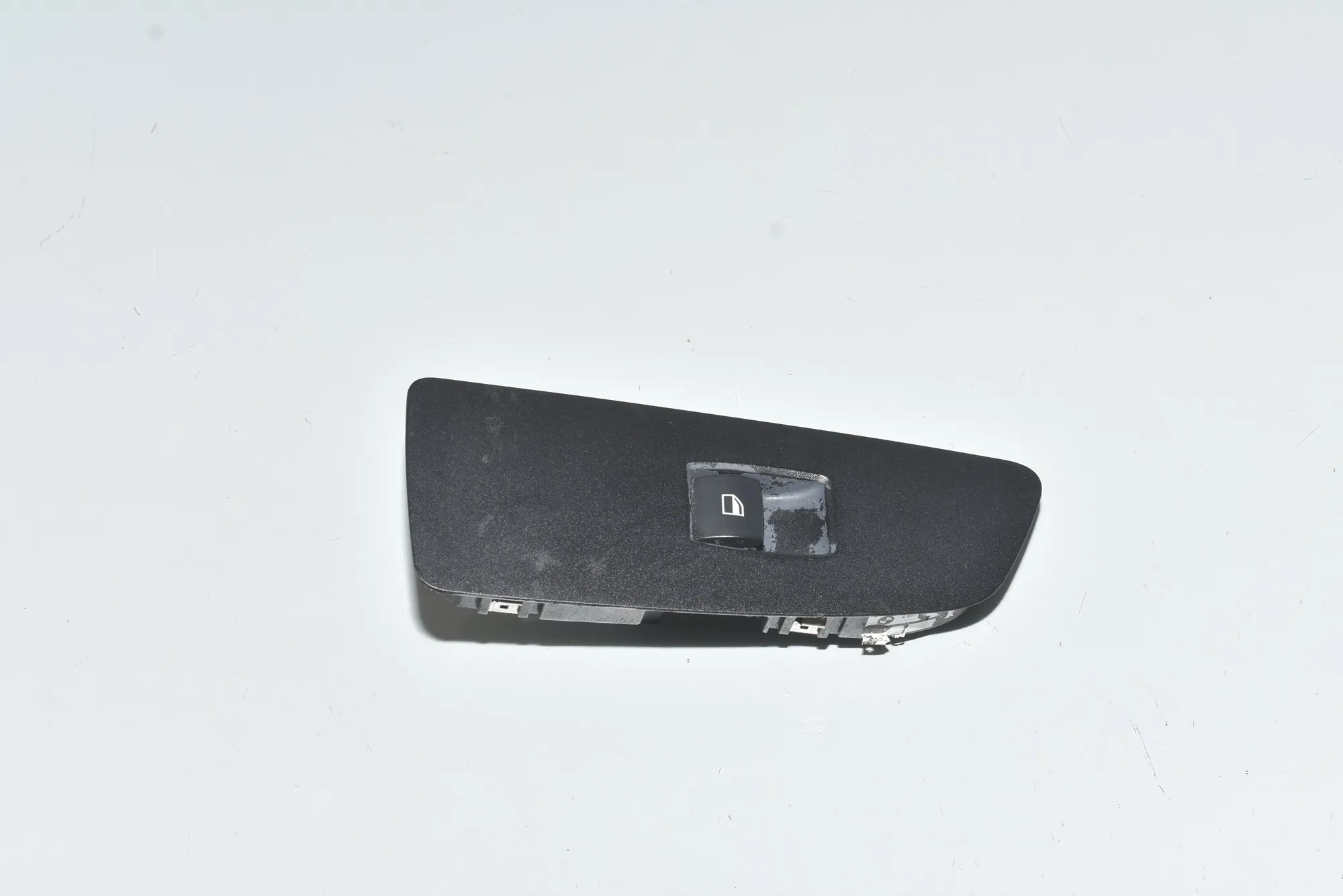 Front Left Door Window Switch – OEM 6970250 · BMW 1 (E87) BMW 1 (E87) 120 d 2005