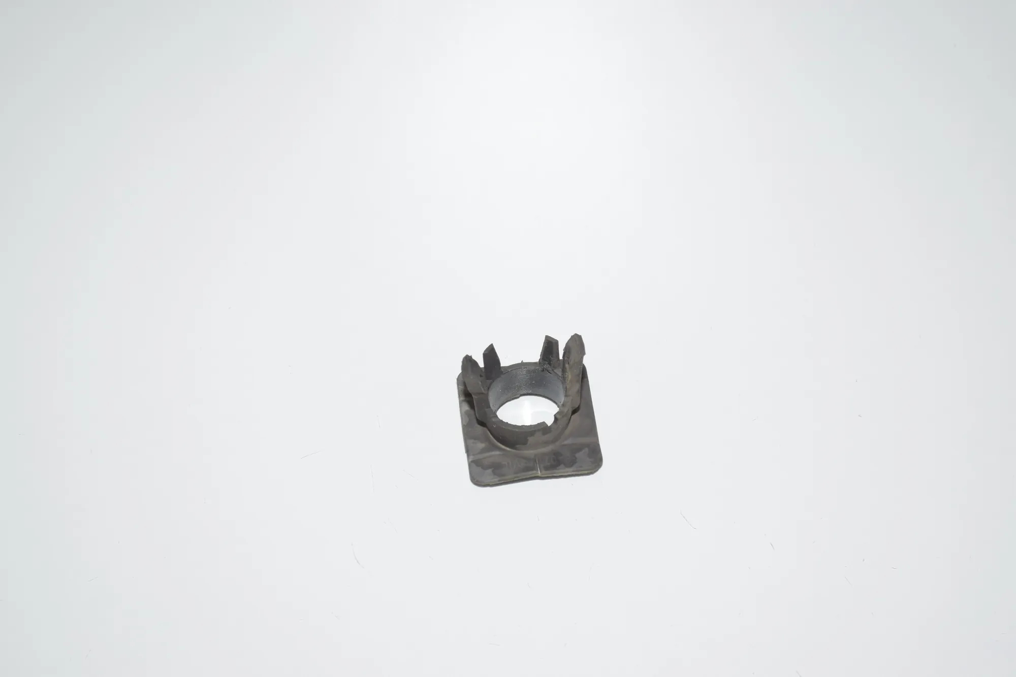 Parking Sensor Holder – OEM 7138407 · BMW 3 (E90) 325 d 2011 – 2