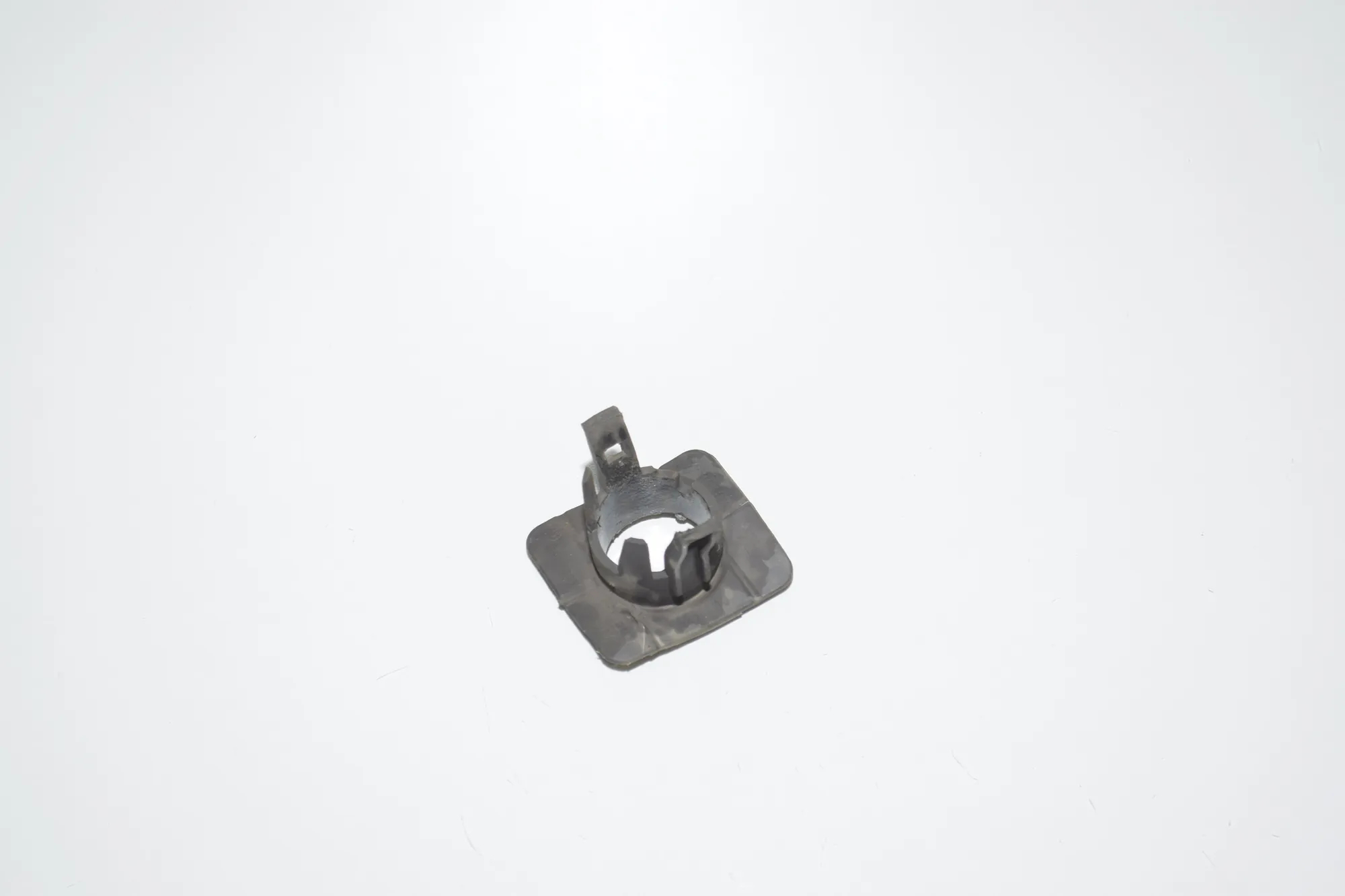 Parking Sensor Holder – OEM 7138407 · BMW 3 (E90) 325 d 2011