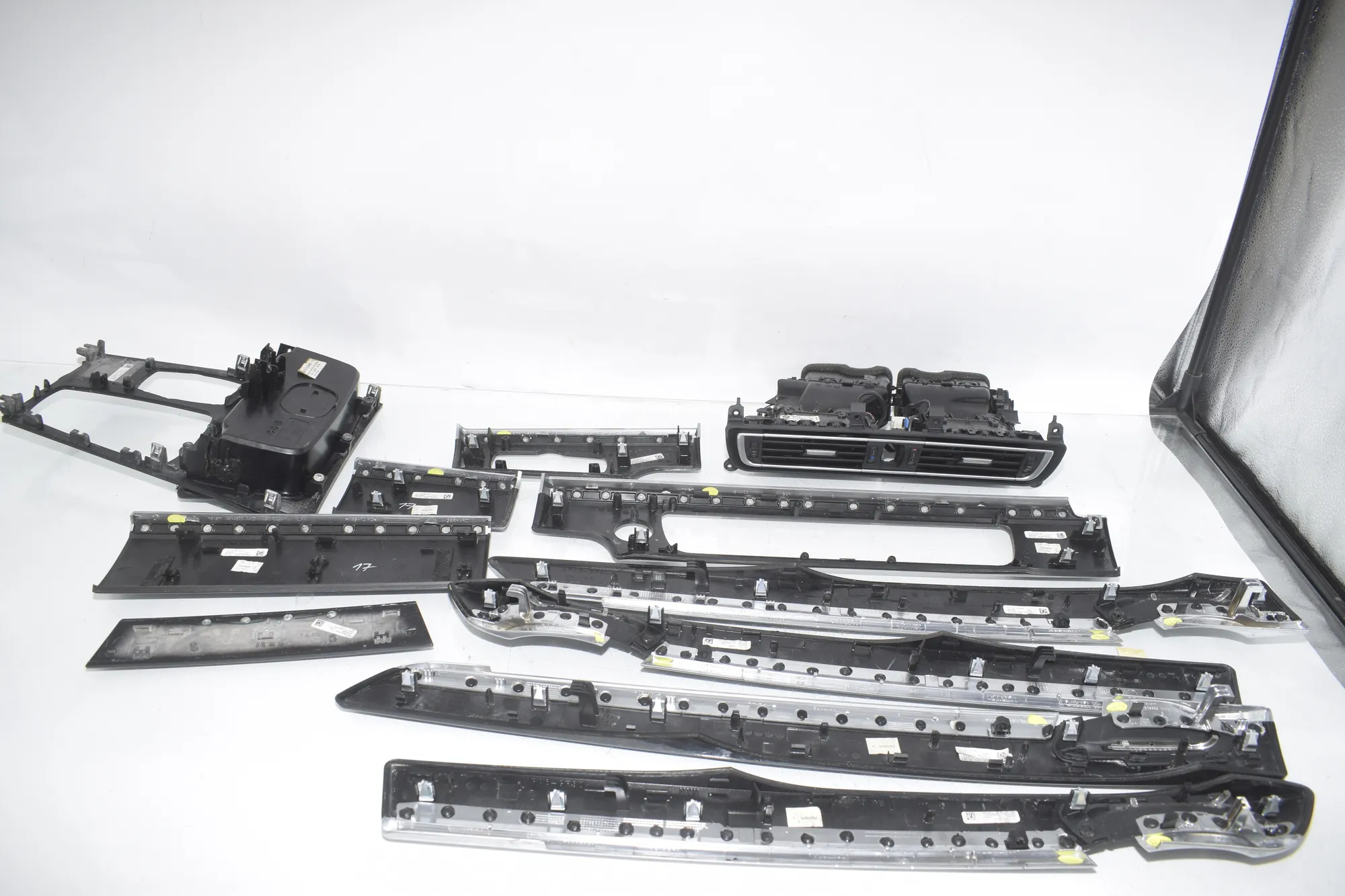 Interior Trim Strips Kit – OEM 9113863 · BMW 7 (F01, F02) 750 i 2010 – 8