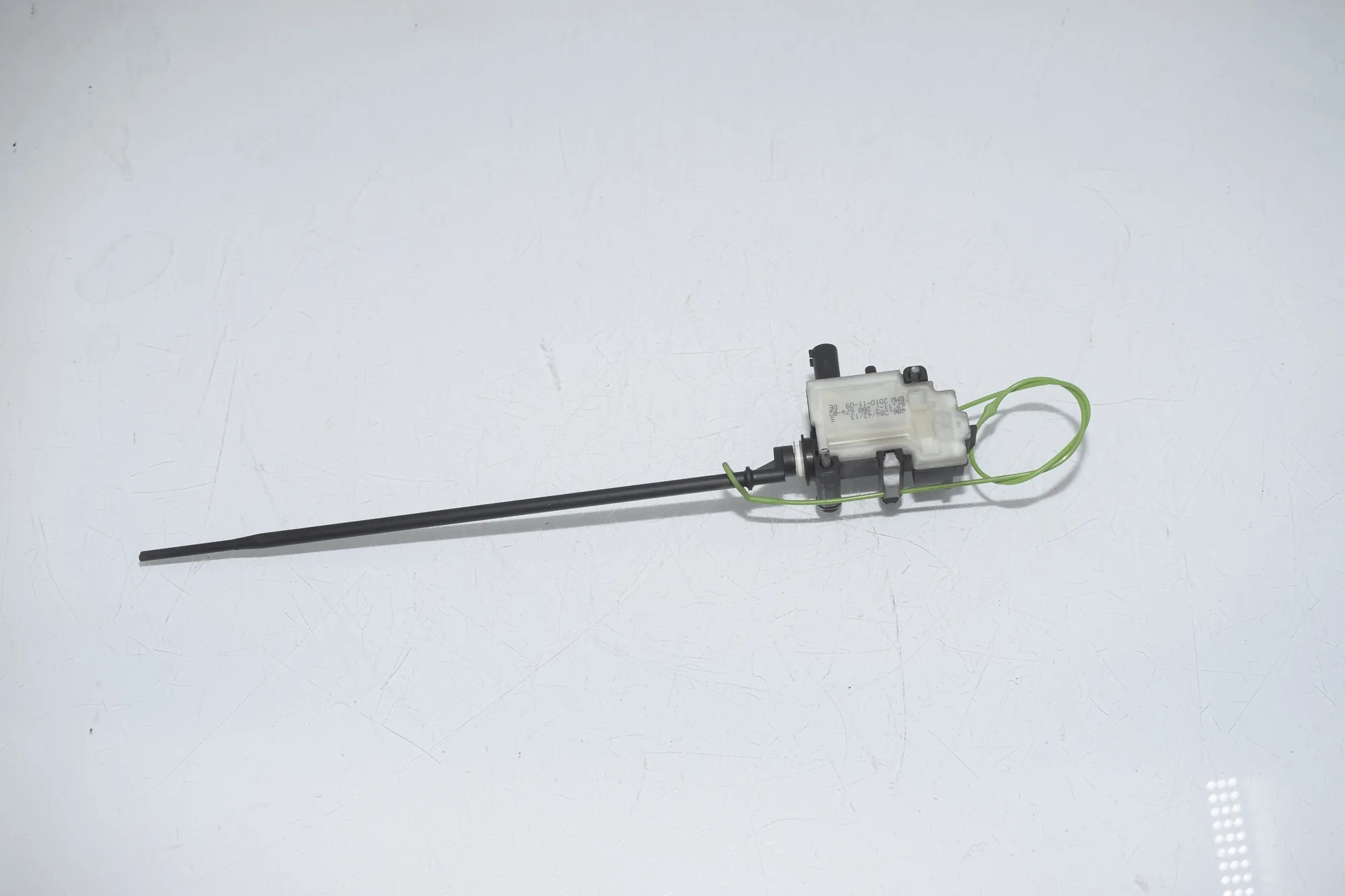 Fuel Tank Cover Lock – OEM 7200674 · BMW 7 (F01, F02) 750 i 2010