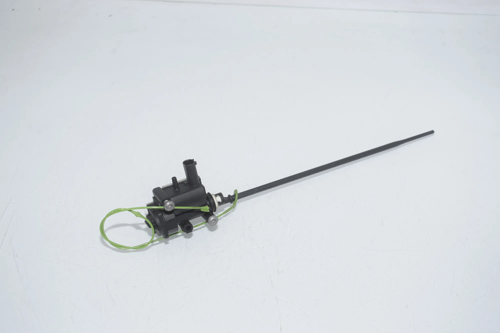 Fuel Tank Cover Lock – OEM 7200674 · BMW 7 (F01, F02) 750 i 2010 – 3