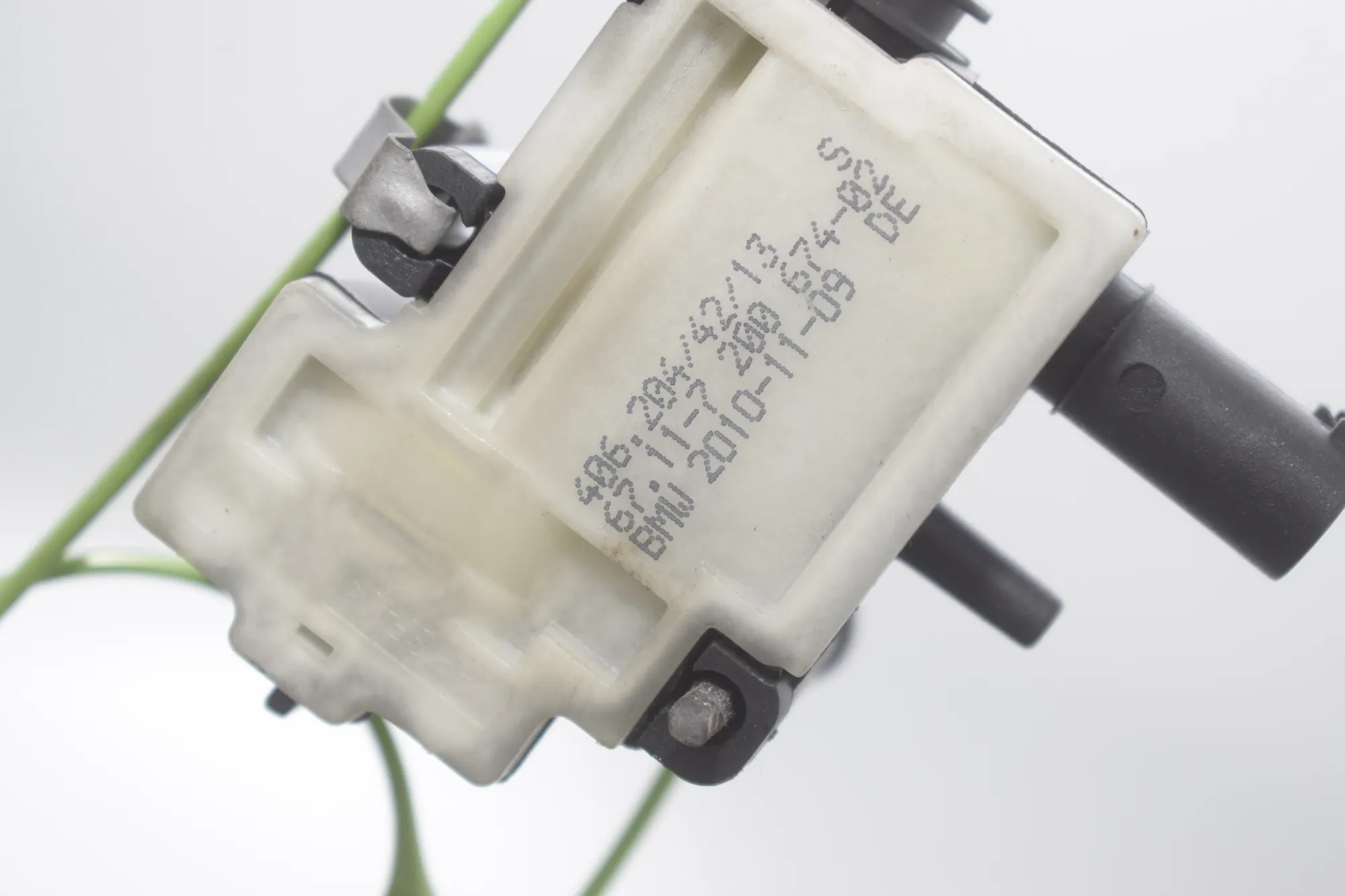 Fuel Tank Cover Lock – OEM 7200674 · BMW 7 (F01, F02) 750 i 2010 – 5