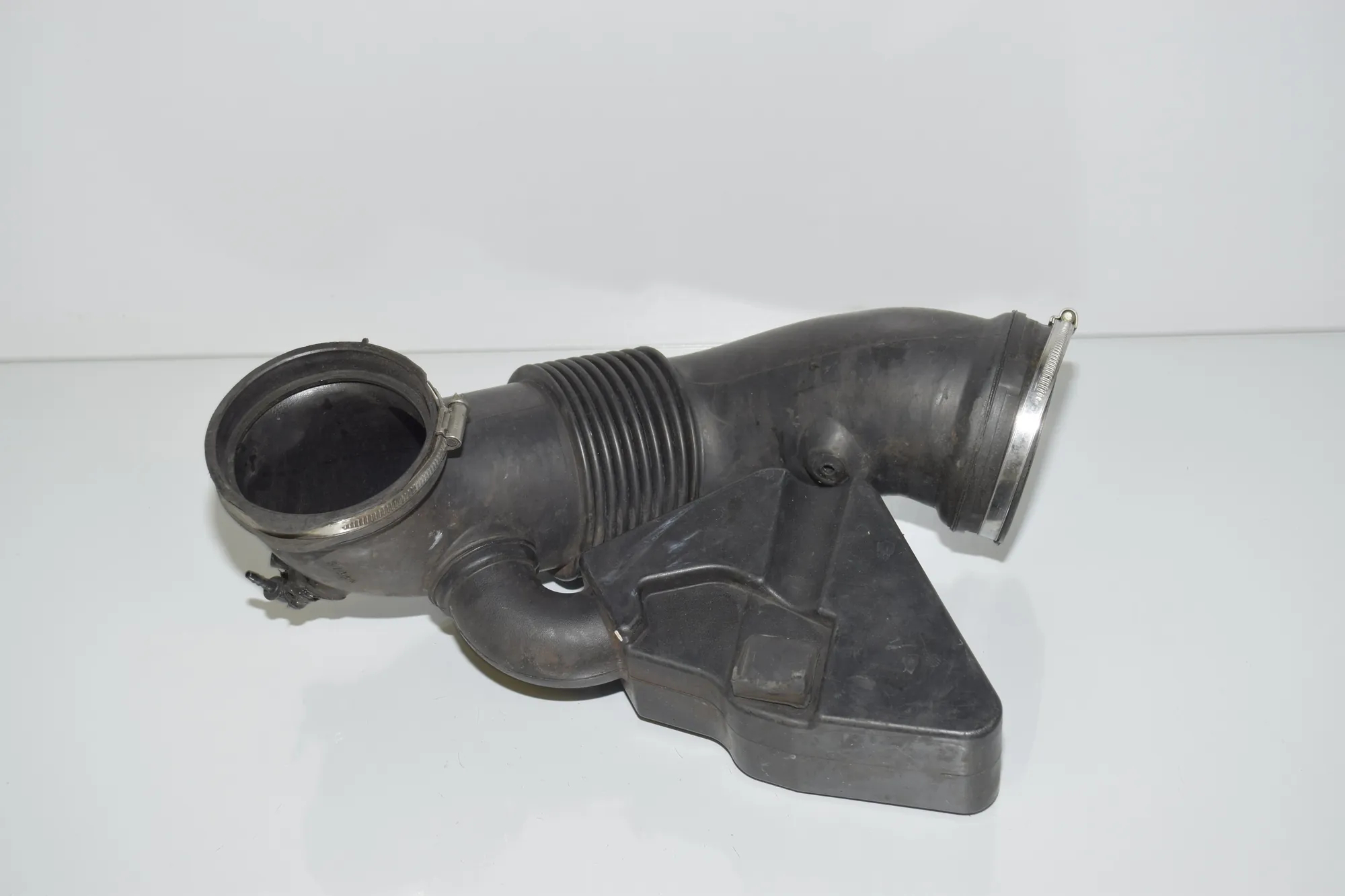 Intake Resonator – OEM 7523726 · BMW X5 (E53) BMW X5 (E53) 4.4 i 2000 – 4