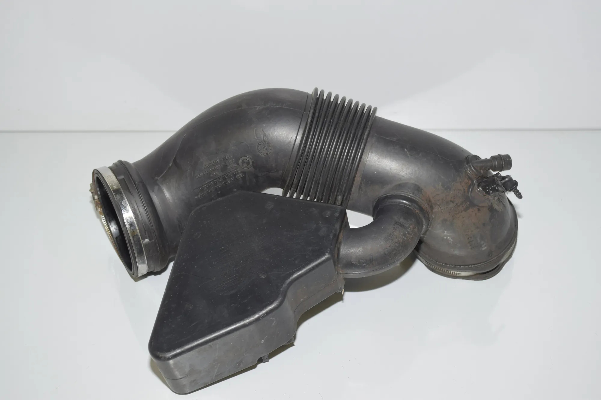 Intake Resonator – OEM 7523726 · BMW X5 (E53) BMW X5 (E53) 4.4 i 2000