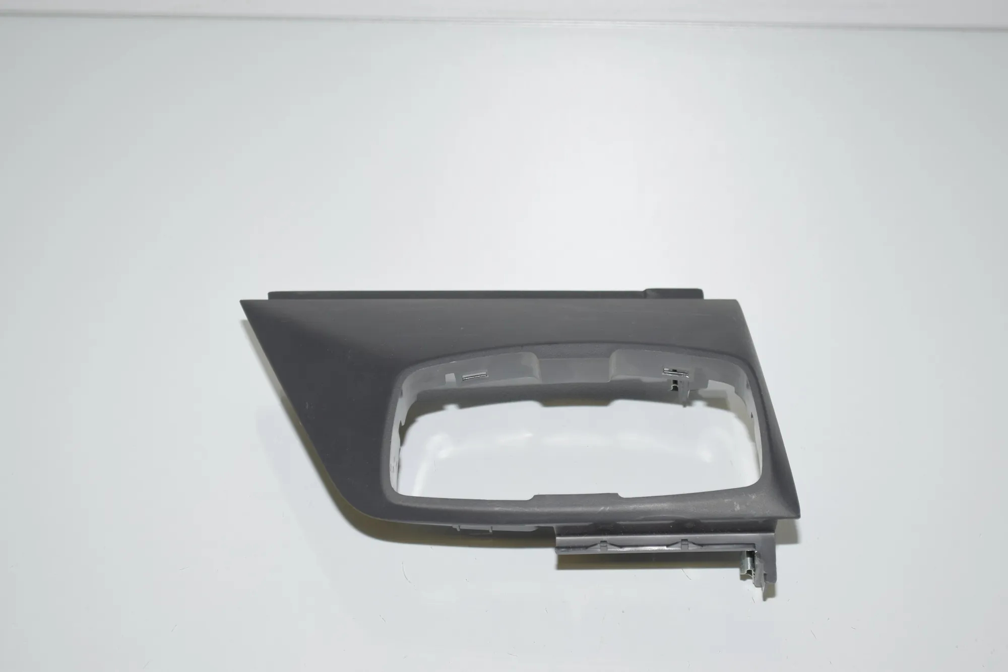 Dashboard Lower Trim – OEM 51459282942 · BMW i3 (I01) BMW i3 (I01) Electric 2014