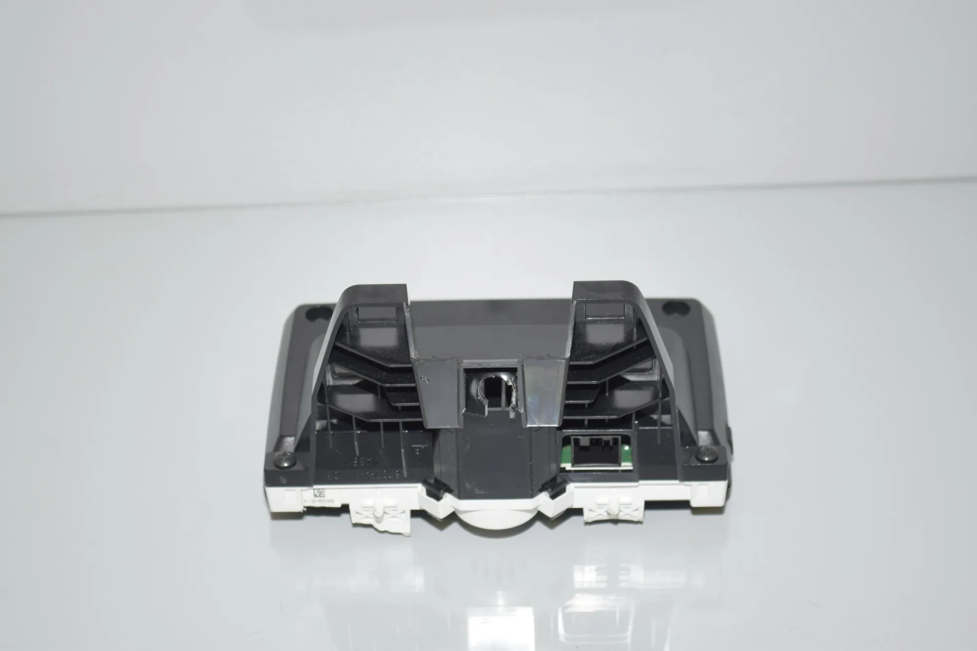 Instrument Cluster Speedometer – OEM BM0534-551 · BMW i3 (I01) BMW i3 (I01) Electric 2015 – 3