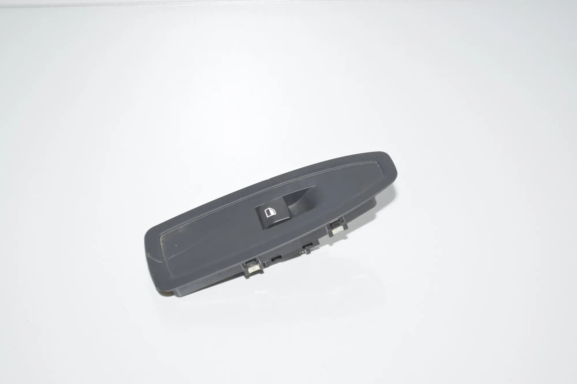 Front Right Door Window Switch – OEM 9208107 · BMW 3 Touring (F31) 330 d 2012 – 2