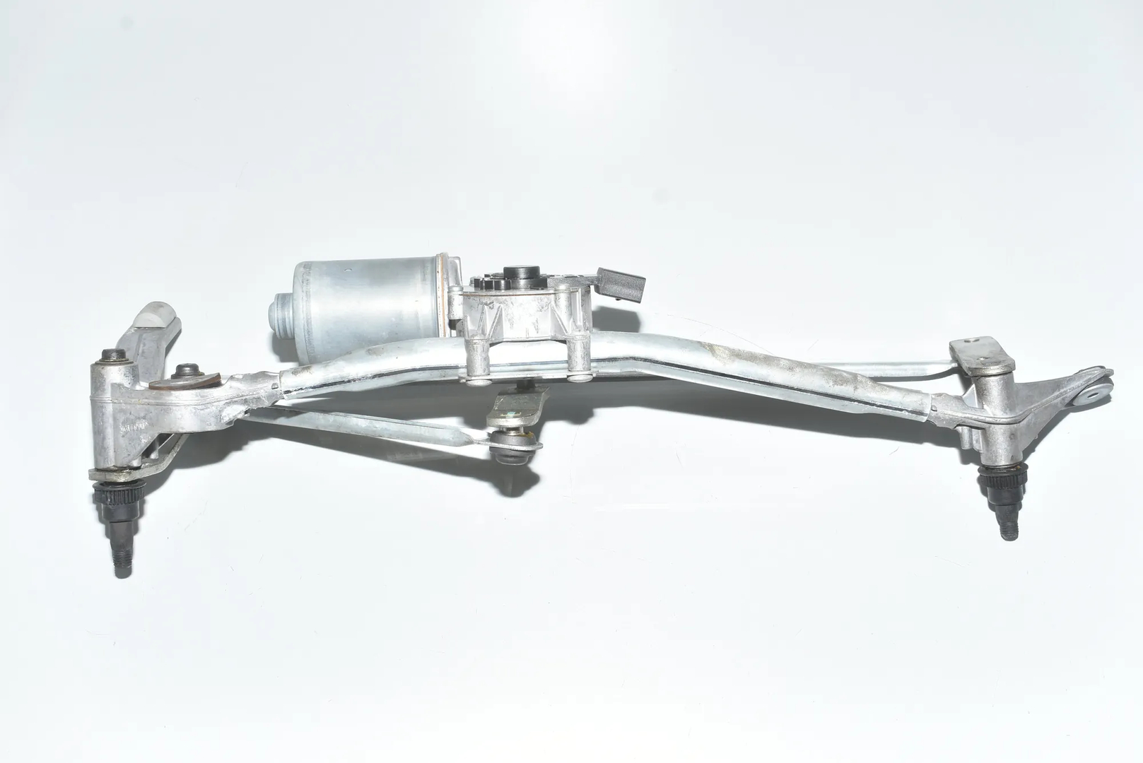 Front Windshield Wiper Mechanism – OEM 4848601 · BMW 3 Touring (E91) 330 d 2011