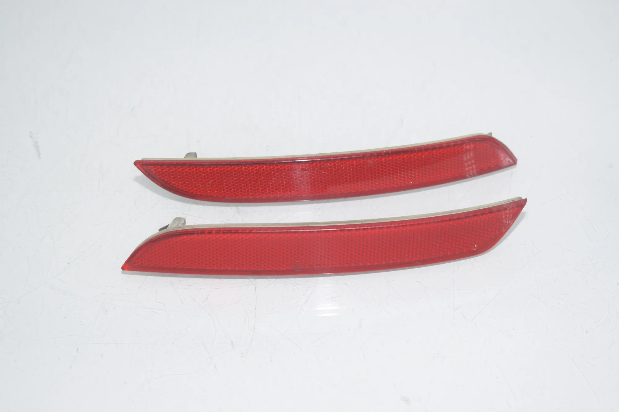 Rear Left Bumper Reflector – OEM 7182192 · BMW 7 (F01, F02) 750 i 2010 – 2