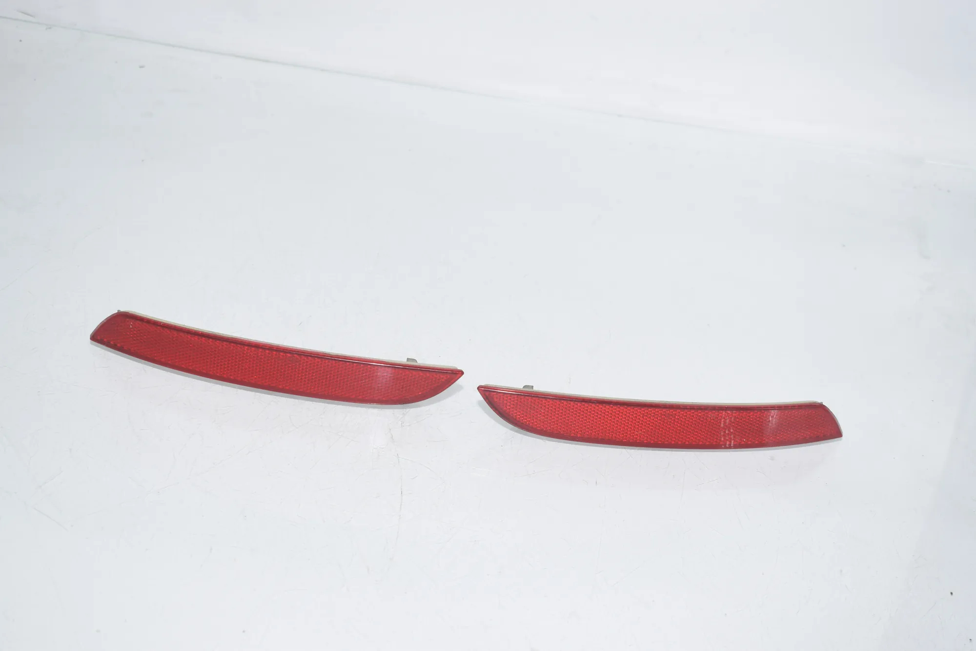 Rear Left Bumper Reflector – OEM 7182192 · BMW 7 (F01, F02) 750 i 2010 – 3
