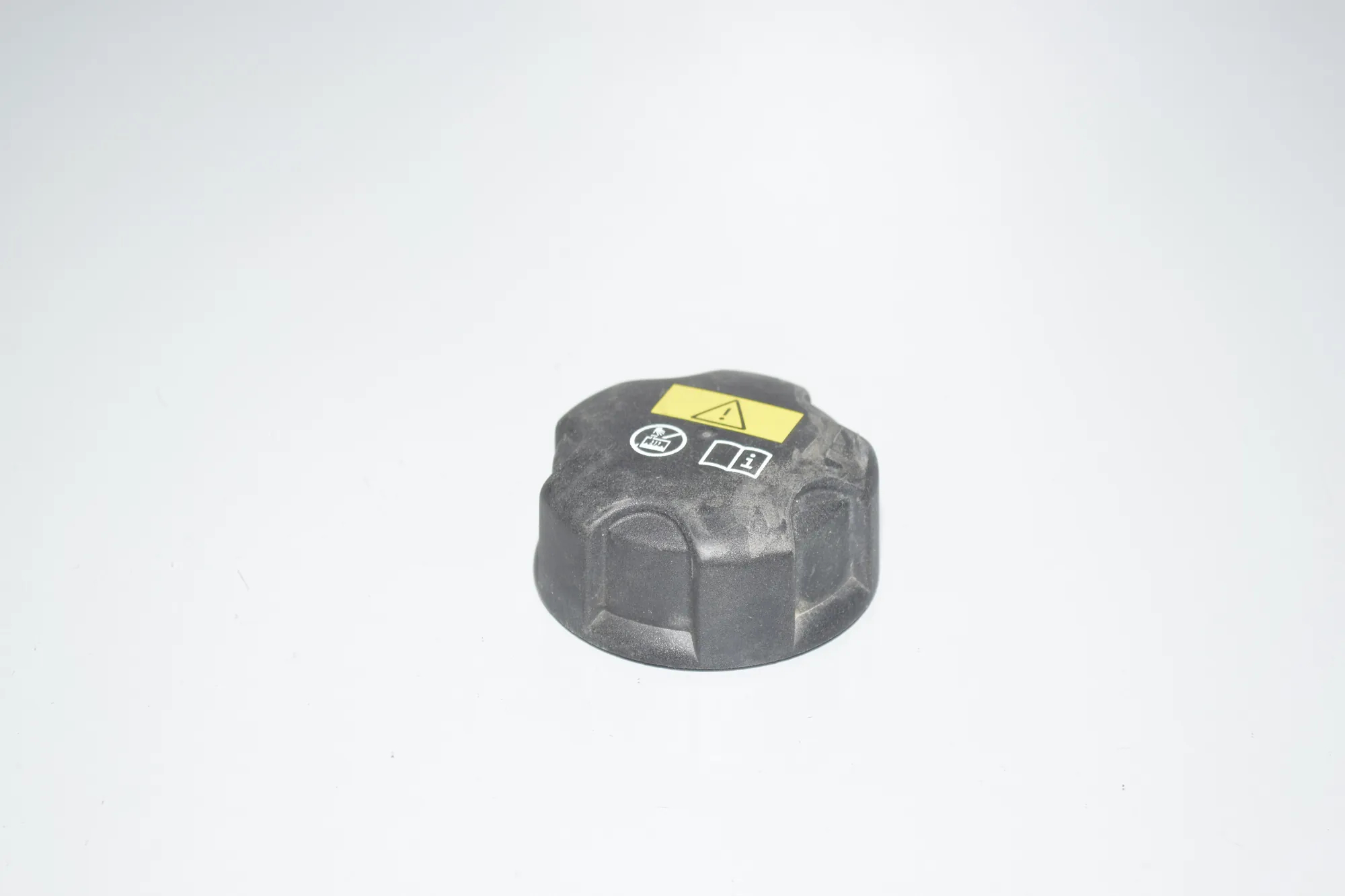 Expansion Tank Cap – OEM 17117639024 · BMW i3 (I01) BMW i3 (I01) Electric 2014 – 2