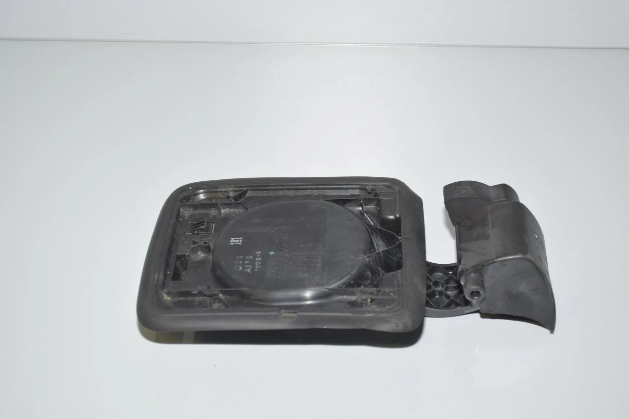 Fuel Tank Flap Cap – OEM 51177335767 · BMW i3 (I01) BMW i3 (I01) Electric 2014 – 3