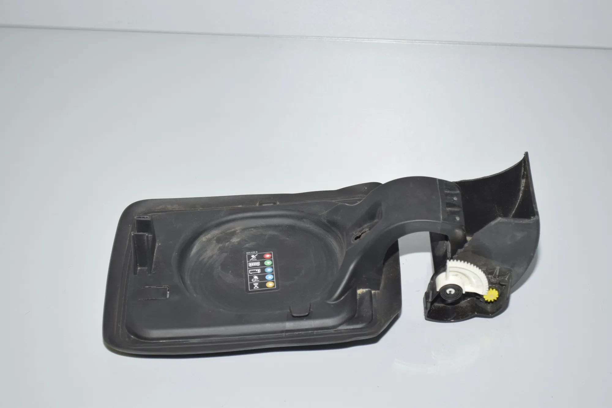 Fuel Tank Flap Cap – OEM 51177335767 · BMW i3 (I01) BMW i3 (I01) Electric 2014 – 2